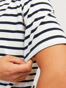 Футболка JACK & JONES модель 12156101_Cloud Dancer Navy Blazer Фото