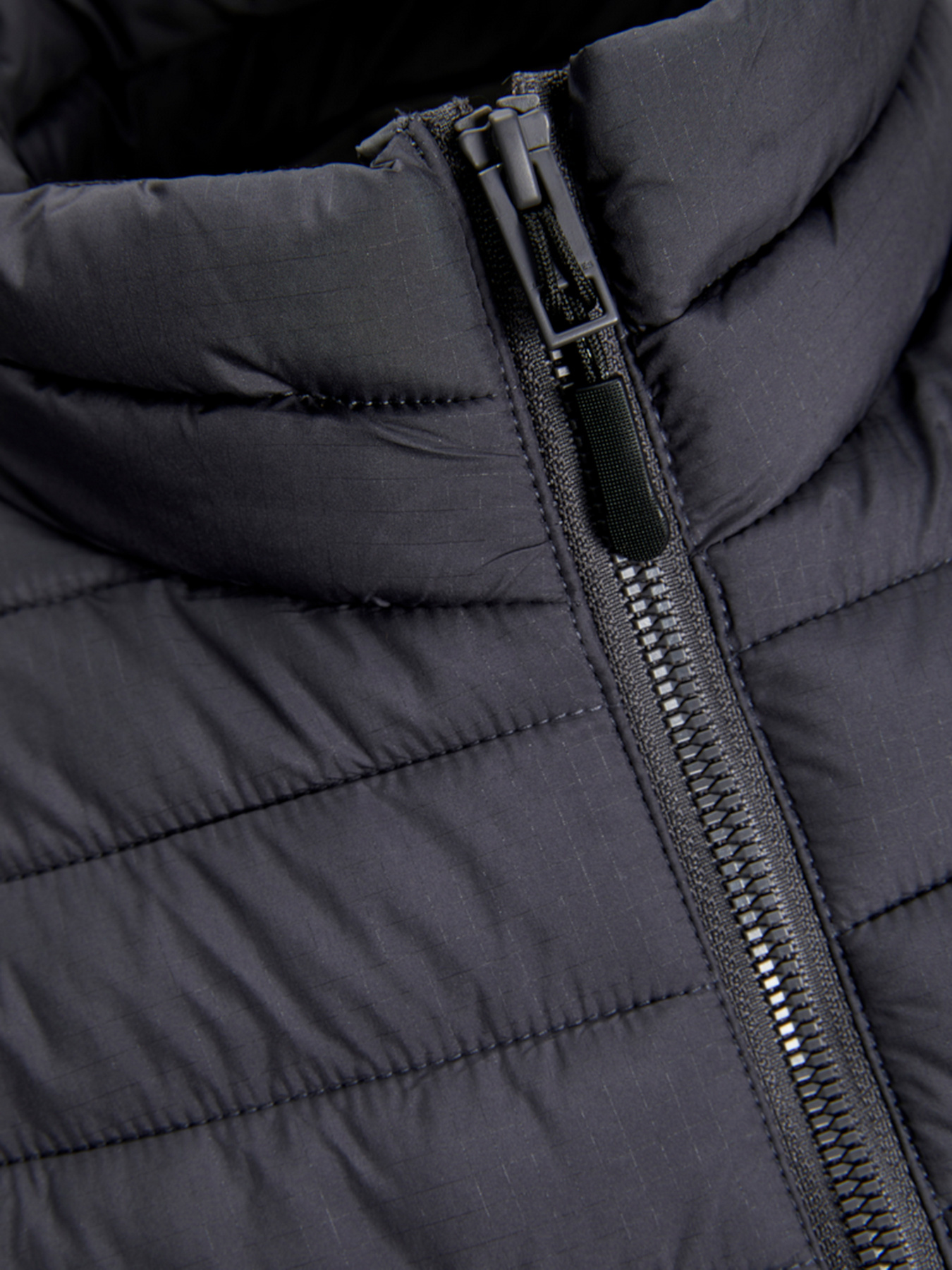 Жилет с утеплителем JACK & JONES модель 12256987_Asphalt Фото