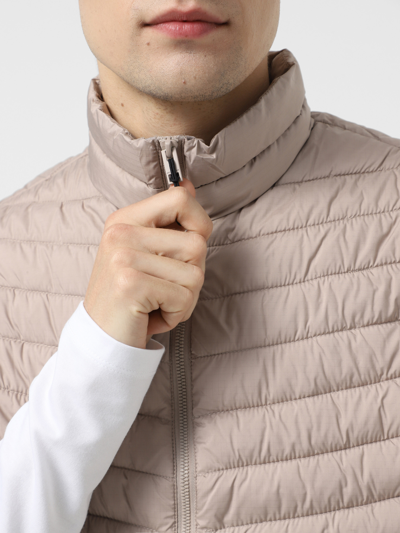 Утепленный жилет JACK & JONES модель 12256987_Atmosphere Фото