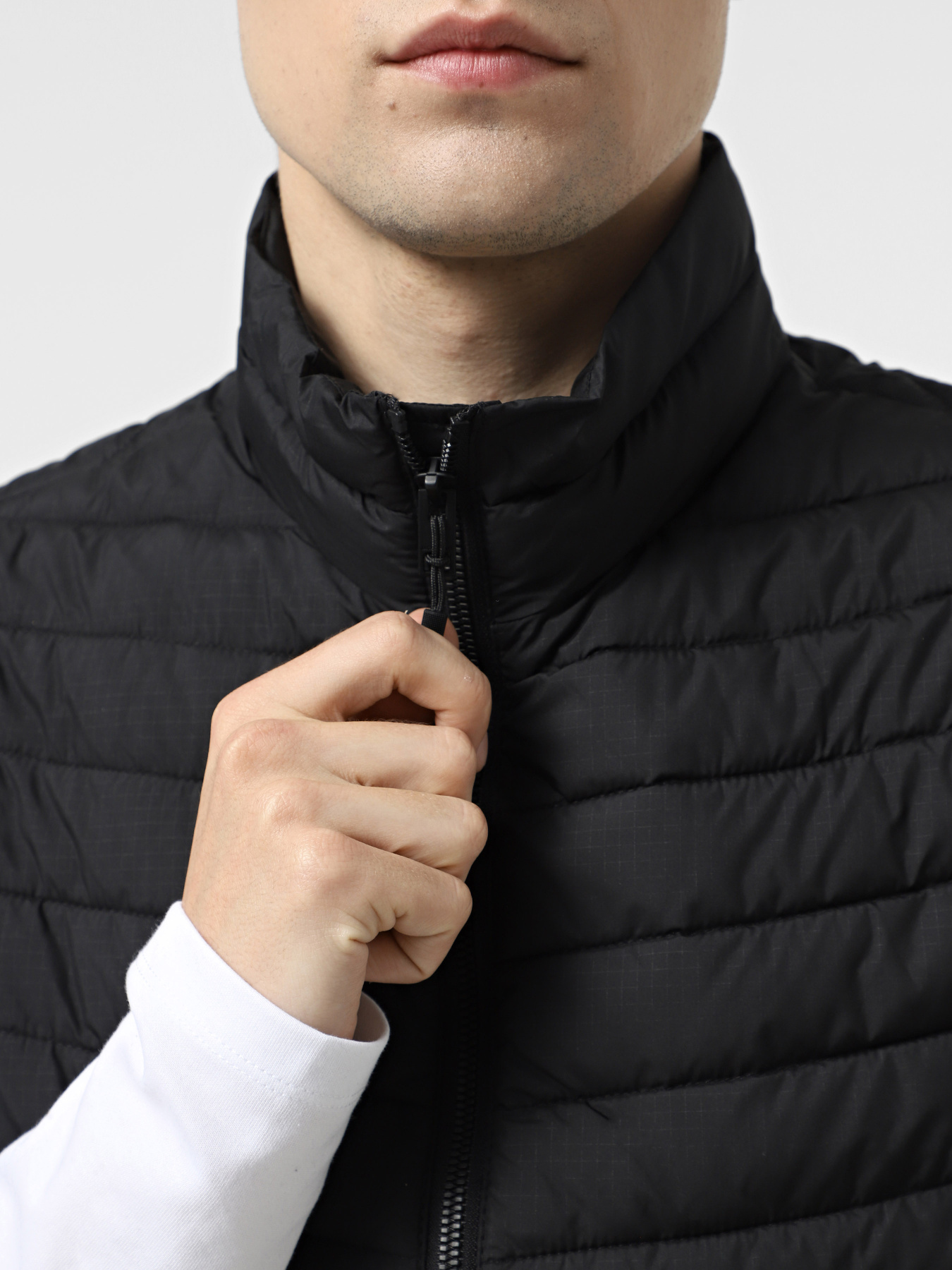 Жилет с утеплителем JACK & JONES модель 12256987_Black Фото