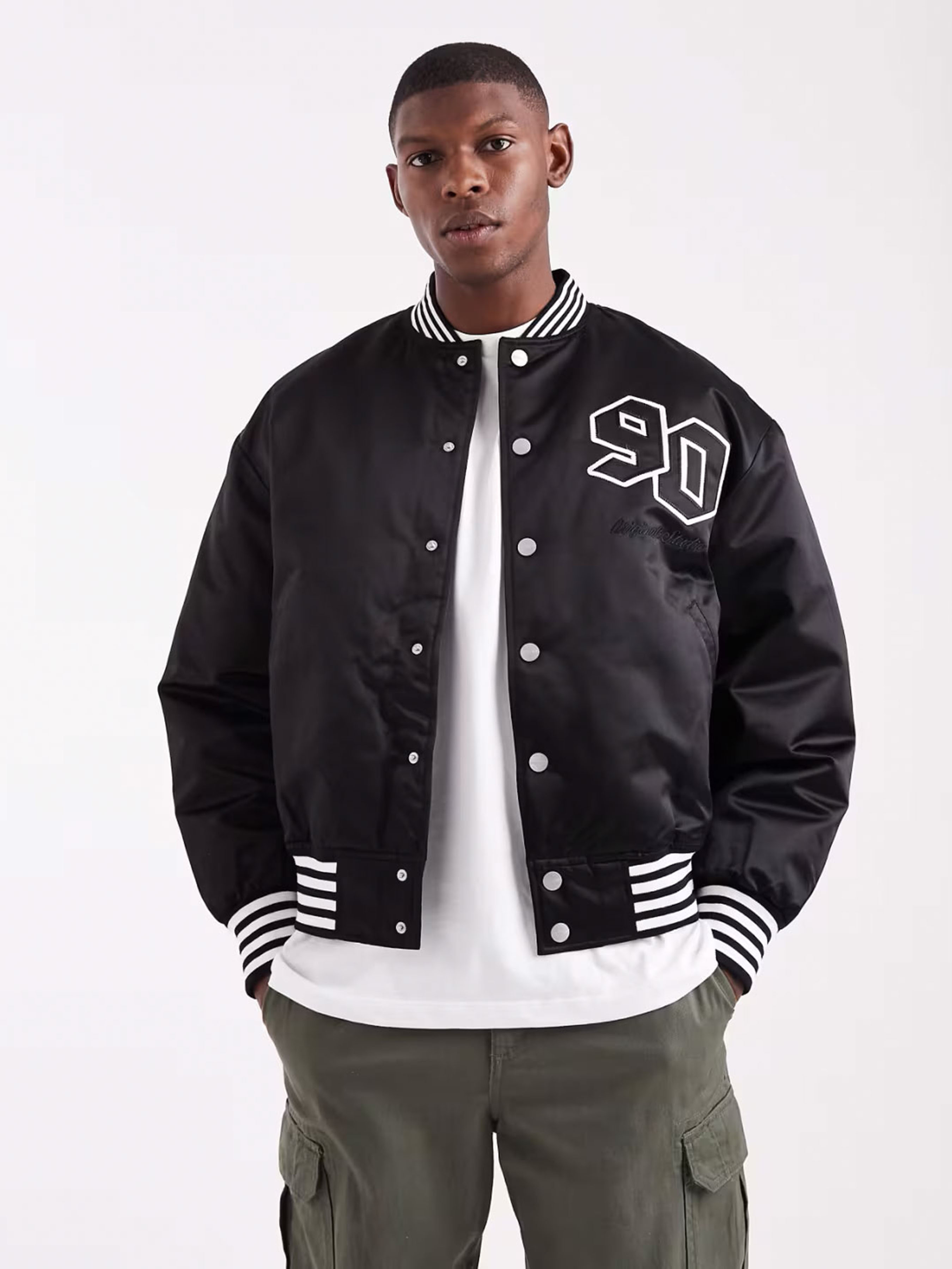 Чоловічий Бомбер JACK & JONES MEADOWS BOMBER (JNJ792) колір чорний, матеріал поліестер