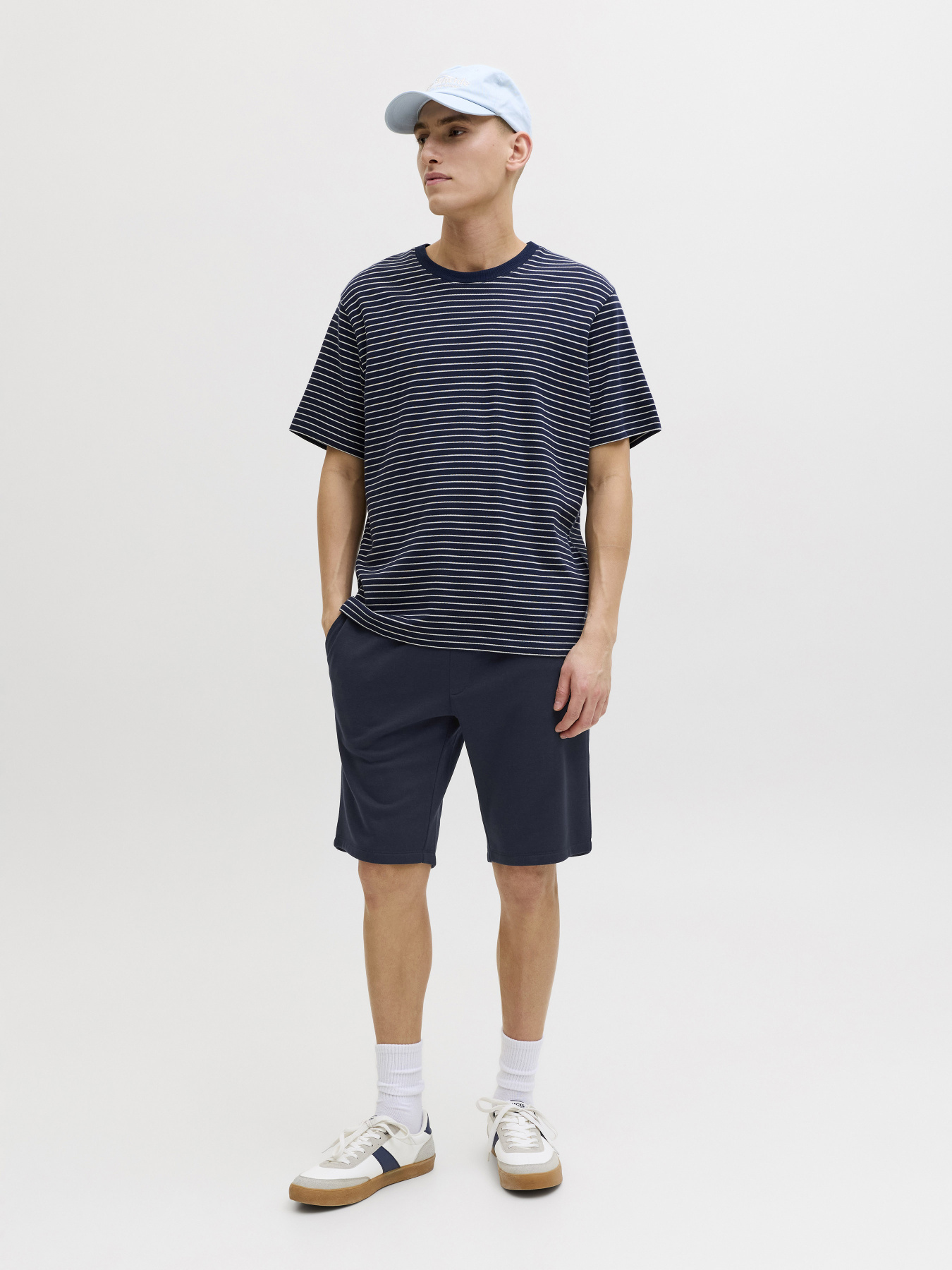 Шорты JACK & JONES GORDON BRADLEY SWEAT SHORTS модель 12249285_Navy Blazer Фото
