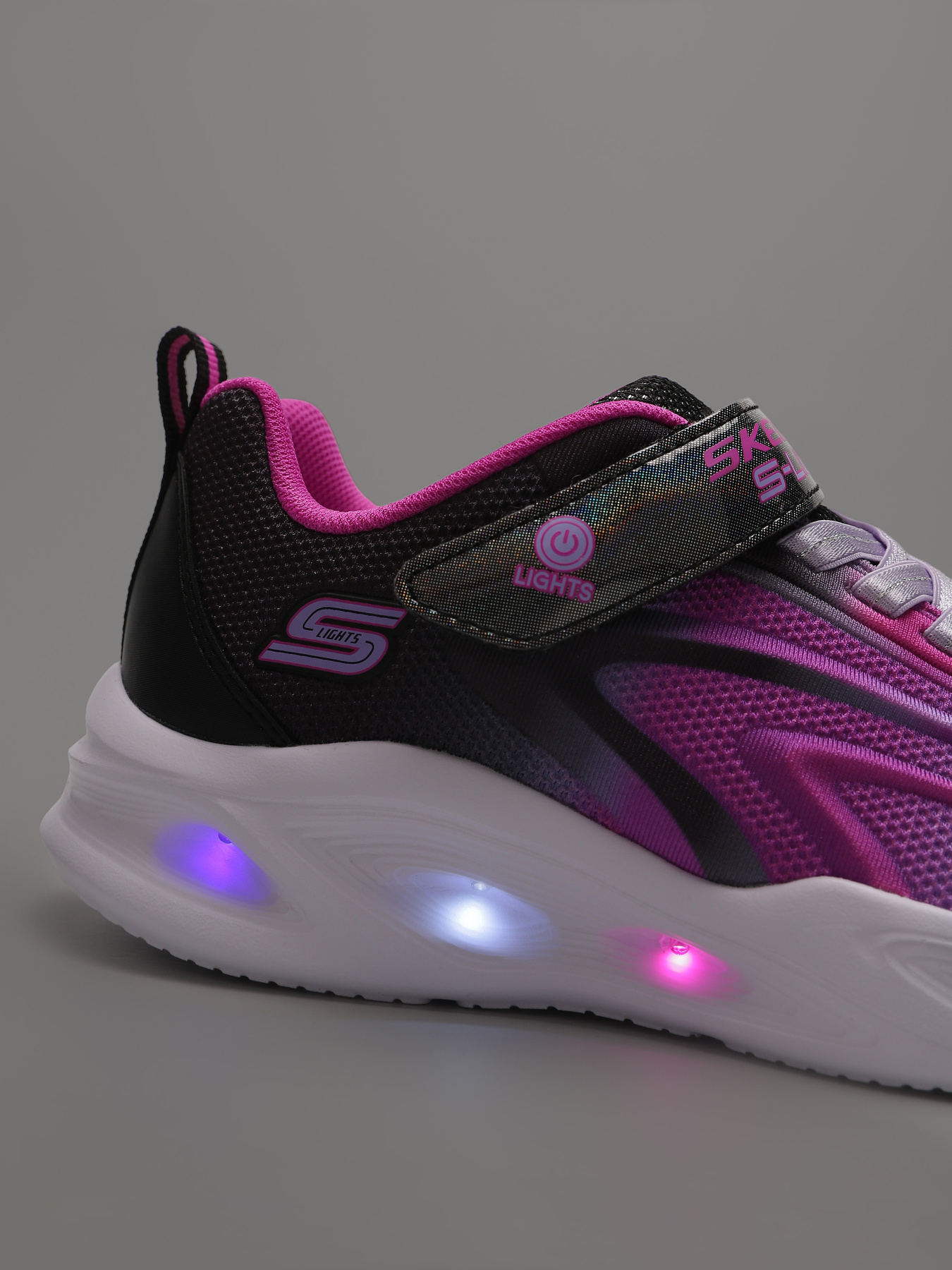 Кроссовки повседневные Skechers SKECHERS SOLA GLOW модель 303713L BKMT Фото