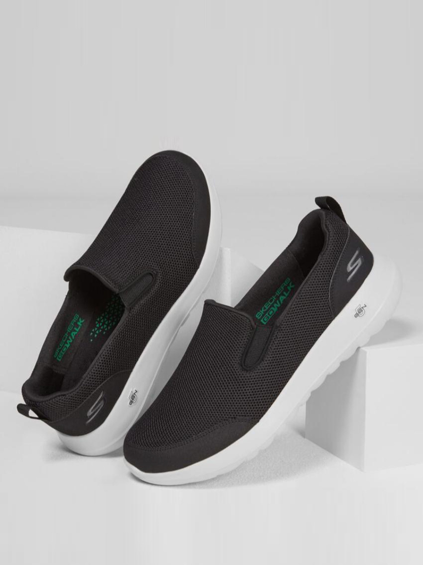 Слипоны Skechers GOwalk Max - Clinched модель 216010 BLK Фото