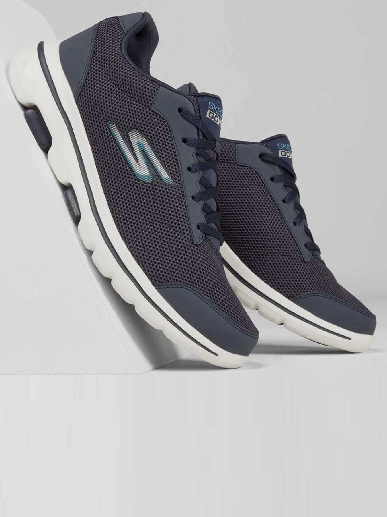 Кросівки для спорту Skechers GOWALK 5 модель 55519 NVBL Фото