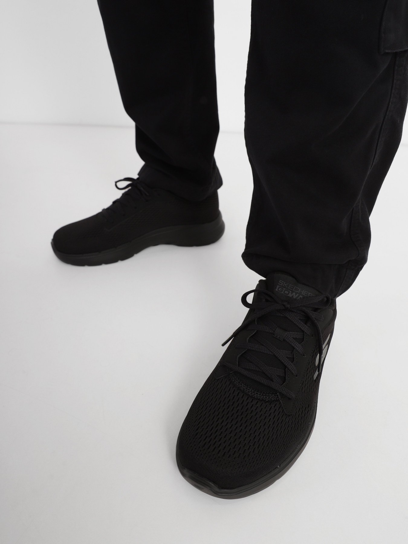 Кроссовки повседневные Skechers GoWalk 6 - Avalo Extra Wide Fit модель 216209WW BBK Фото