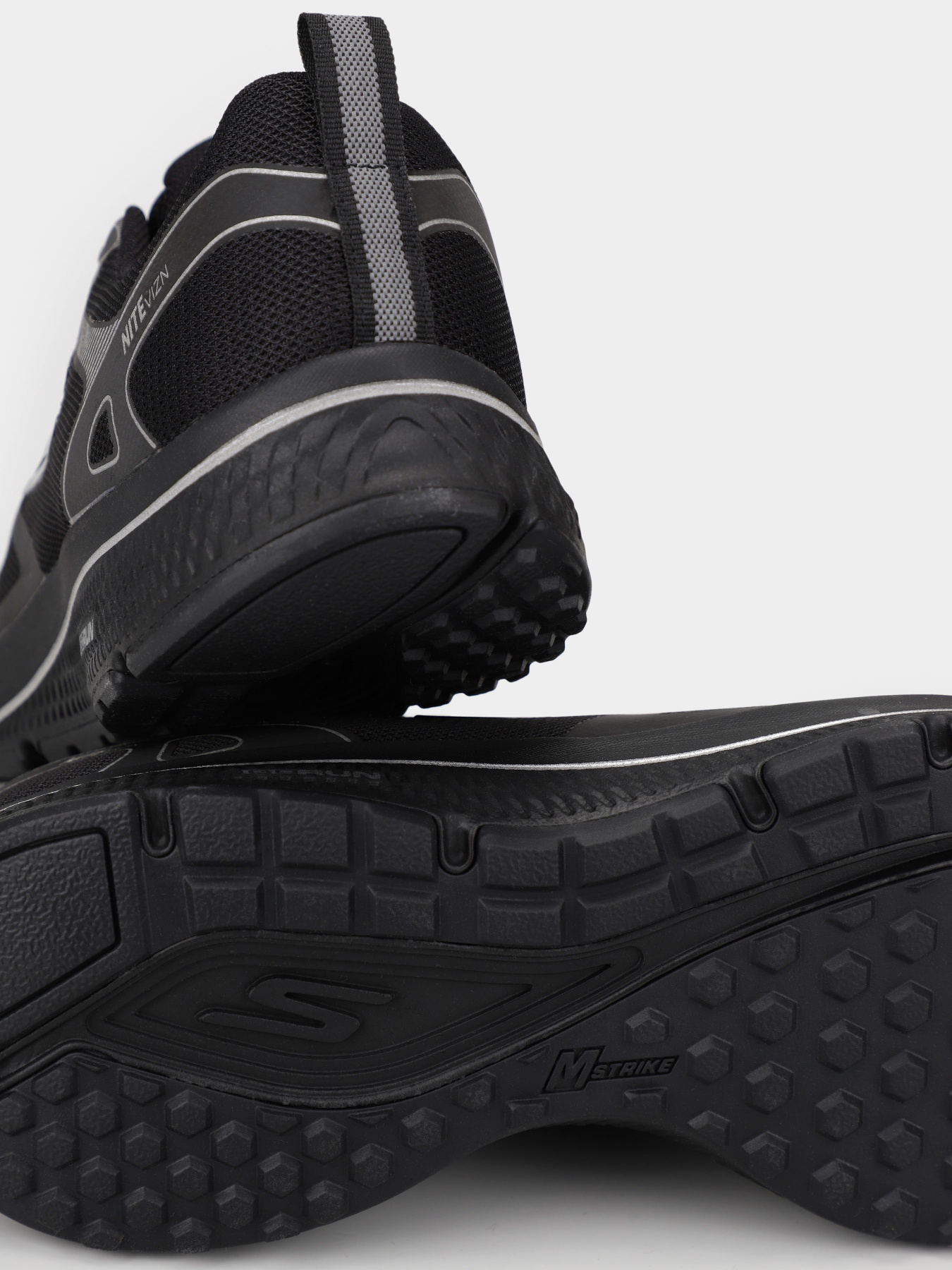 Кросівки повсякденні Skechers Go Run модель 220794 BBK Фото