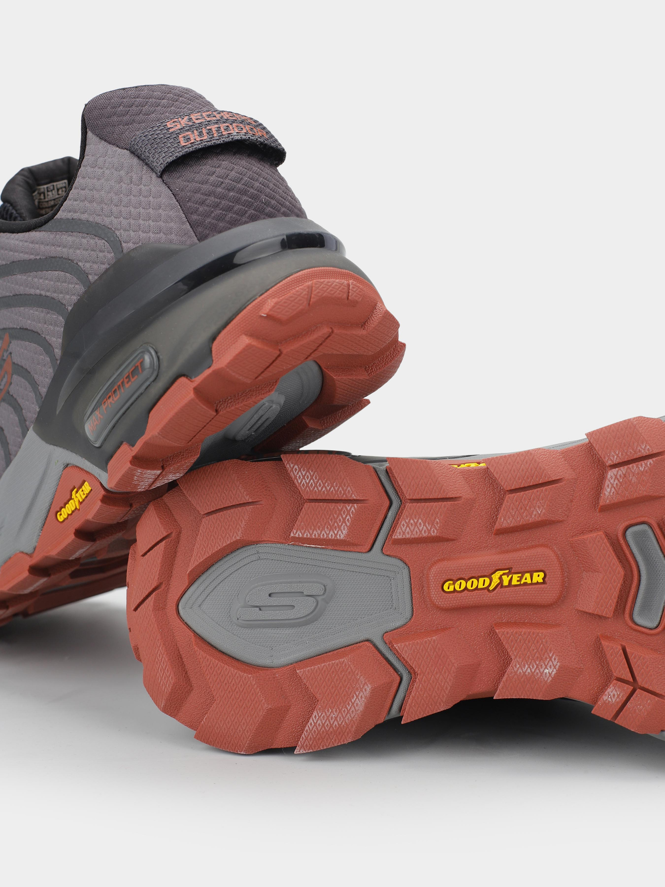 Кросівки повсякденні Skechers Max Protect модель 237300 CCRD Фото