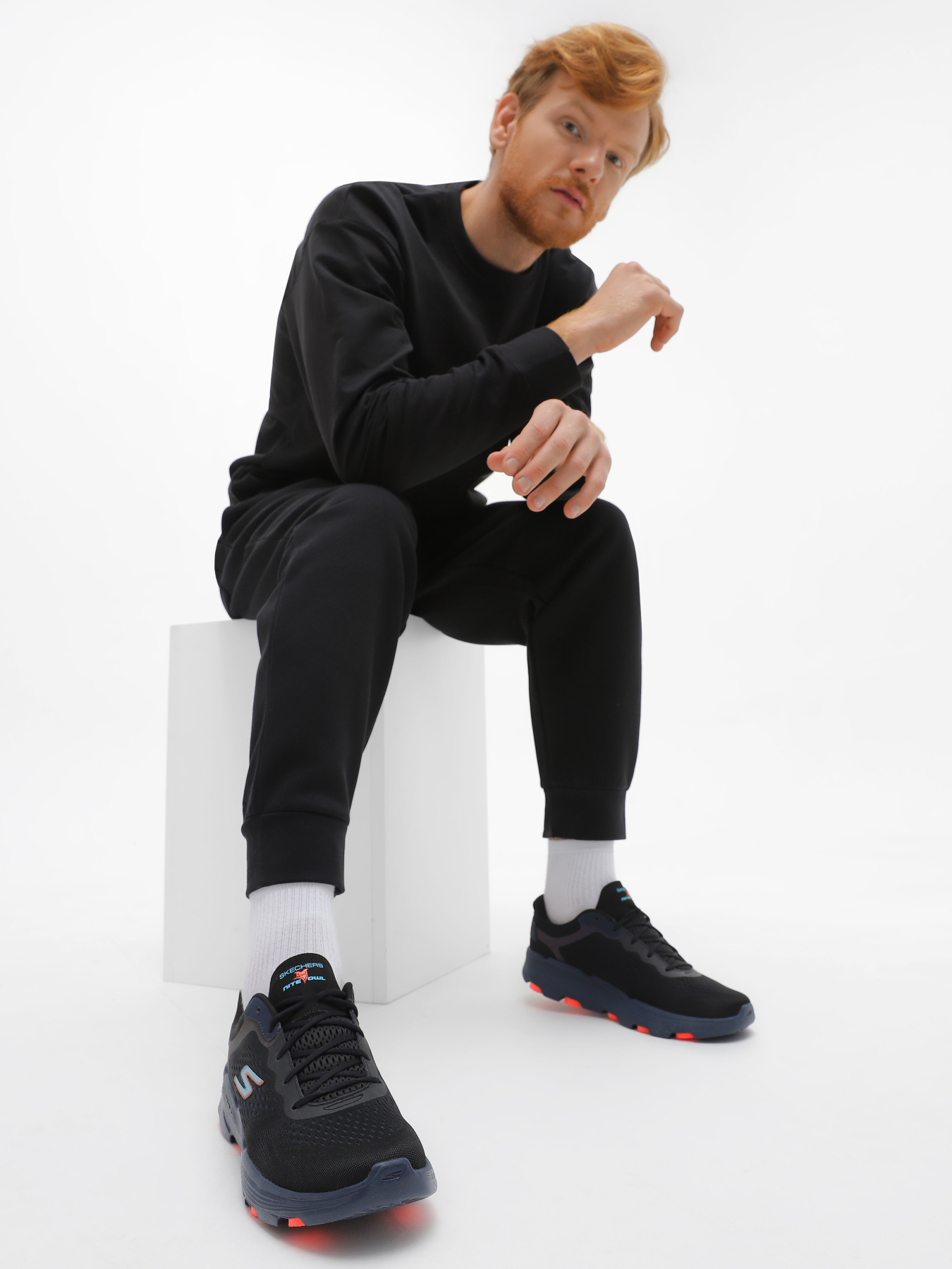 Кросівки повсякденні Skechers Go Run 7.0 модель 220783 BKMT Фото