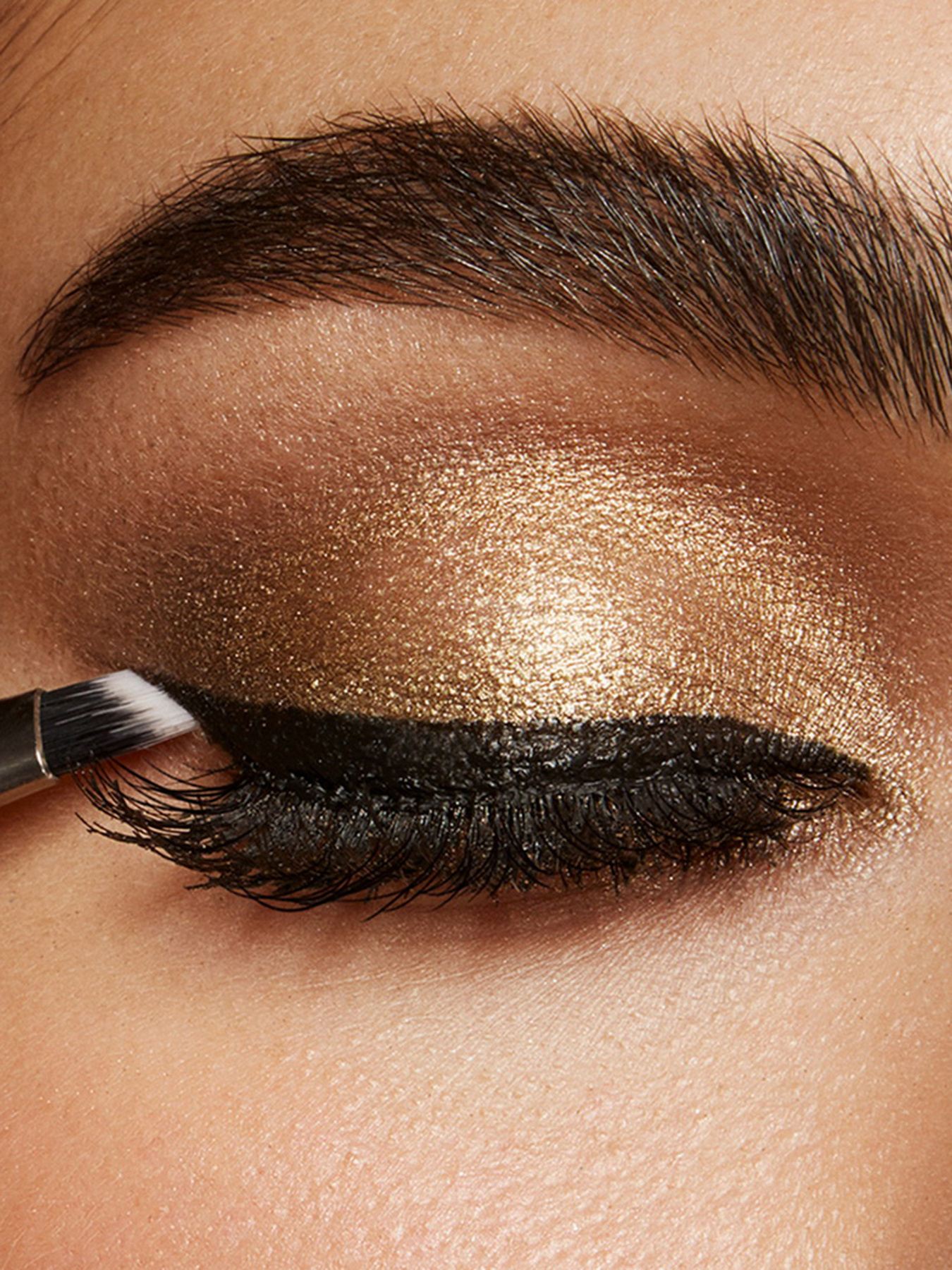 Кисть для растушевки теней Eyes 62 Slanted Eyeliner Brush KIKO MILANO модель KA000000068001B Фото