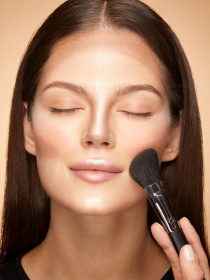 Кисть для румян Face 10 Blush Brush KIKO MILANO модель KA000000064001B Фото