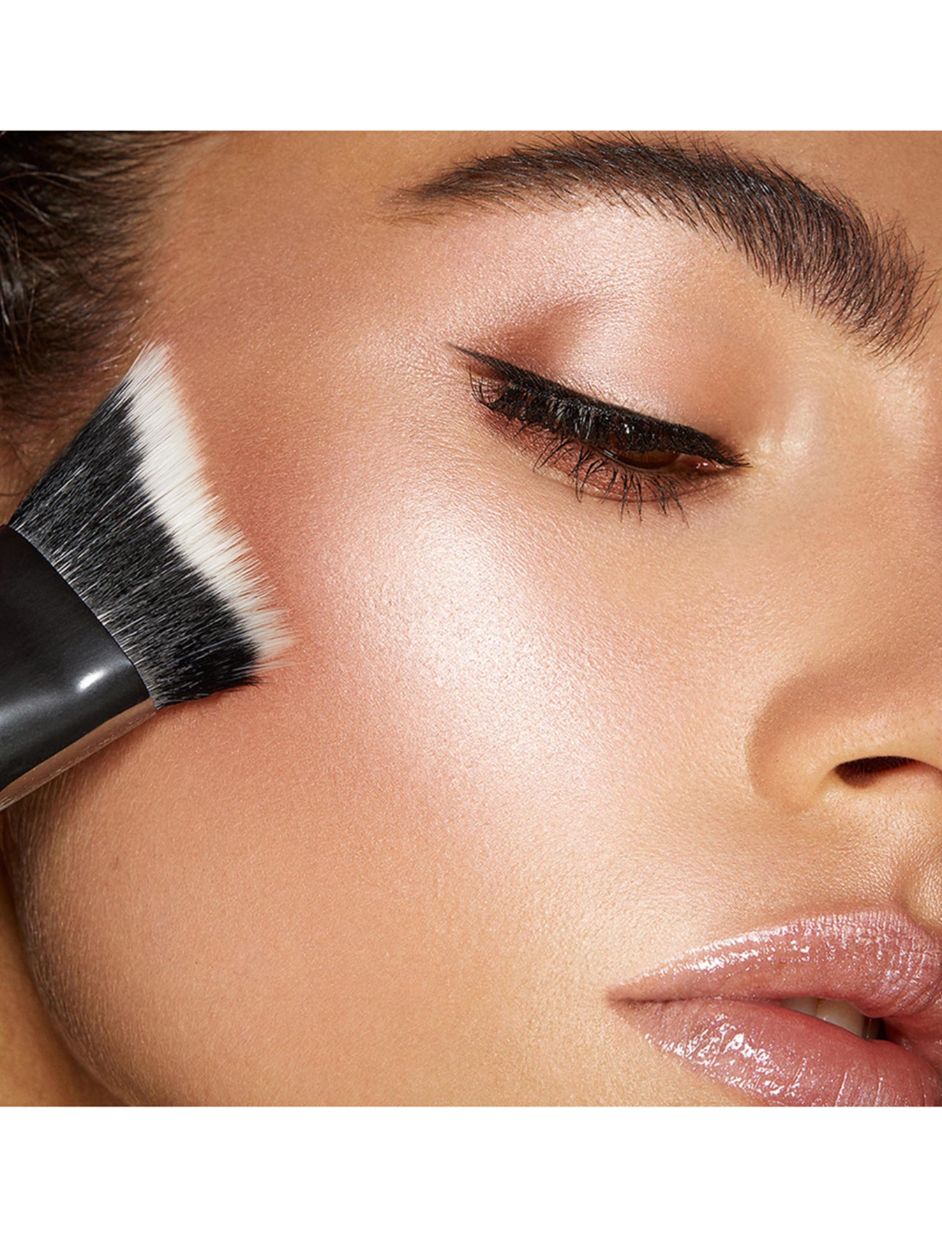 Пензлик для обличчя Face 15 Sculpting Brush KIKO MILANO модель KA000000011001B Фото