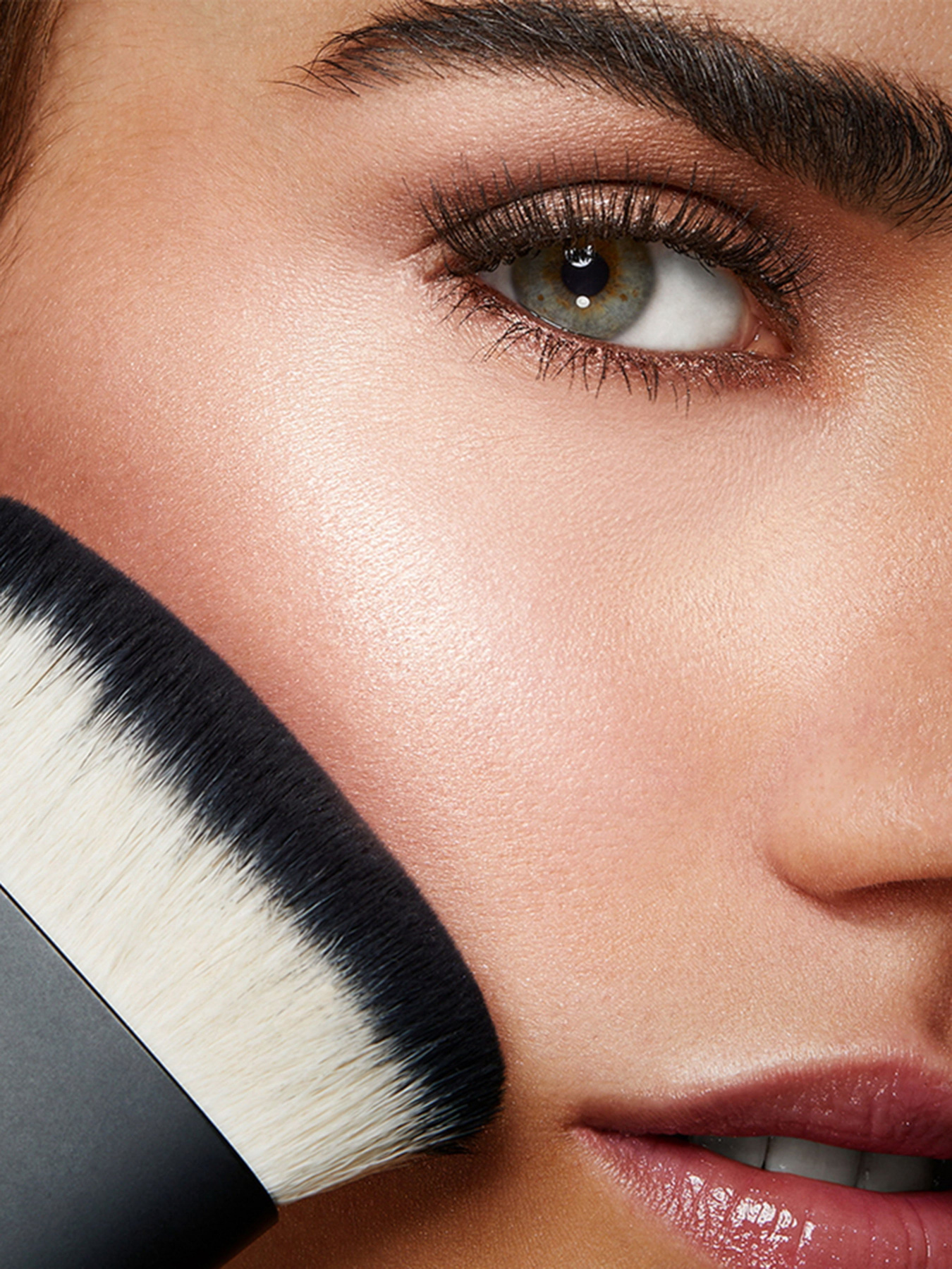 Кисть кабуки для лица Face 16 Multi-Purpose Kabuki Brush KIKO MILANO модель KA000000014001B Фото