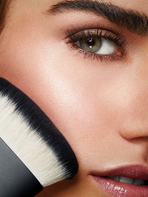 Пензлик кабукі для обличчя Face 16 Multi-Purpose Kabuki Brush KIKO MILANO модель KA000000014001B Фото