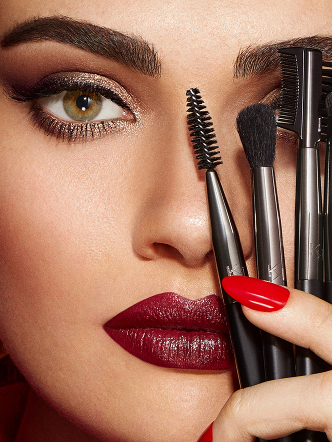 Пензлик для нанесення тіней Eyes 53 Precision Shader Brush KIKO MILANO модель KA000000046001B Фото