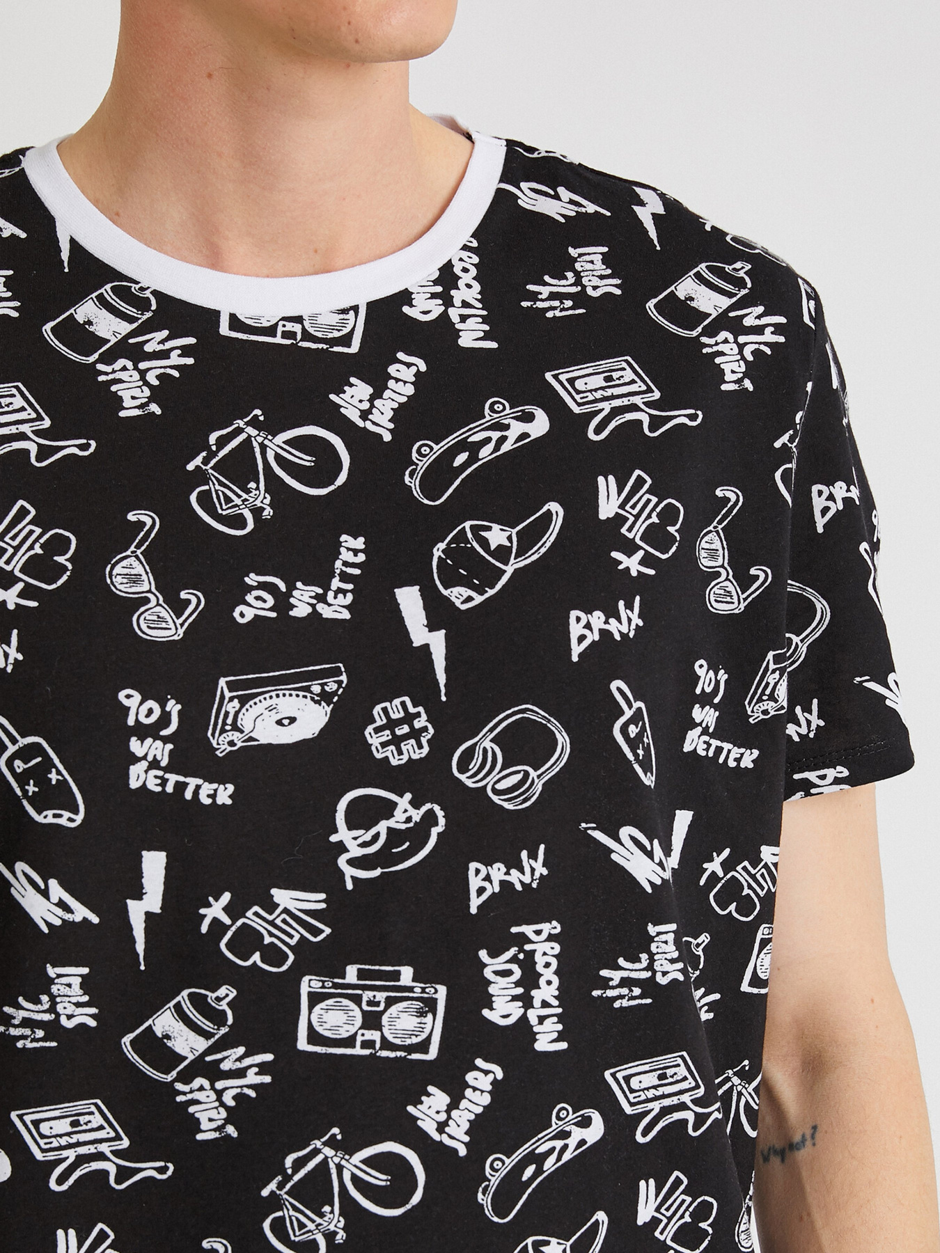 Футболки и поло Koton модель 1YAM11073DK01V Футболки и поло Koton модель 1YAM11073DK01V Фото