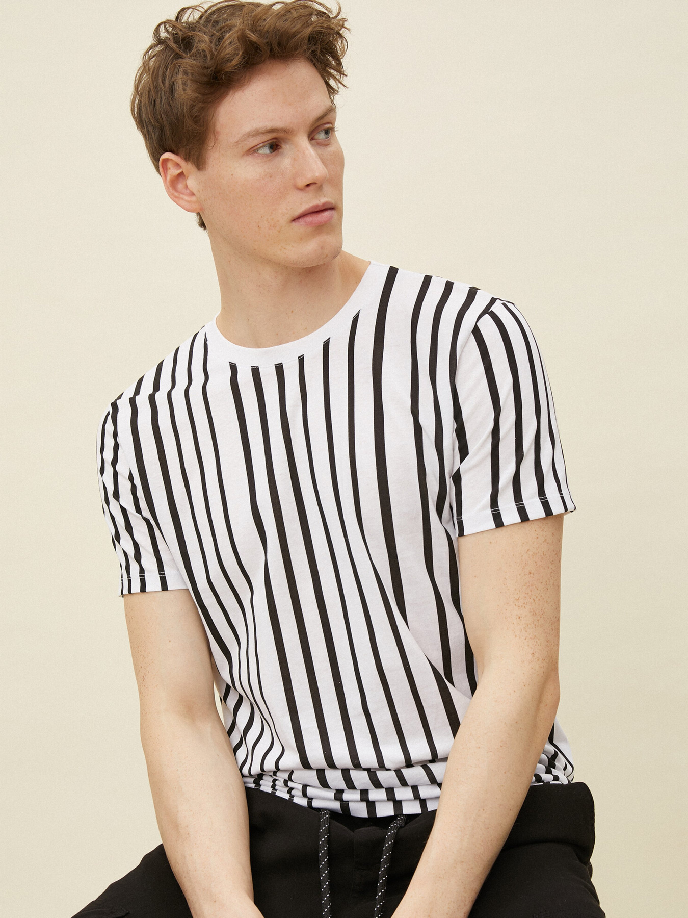 Футболки и поло Koton модель 1YAM12020LK02N Фото