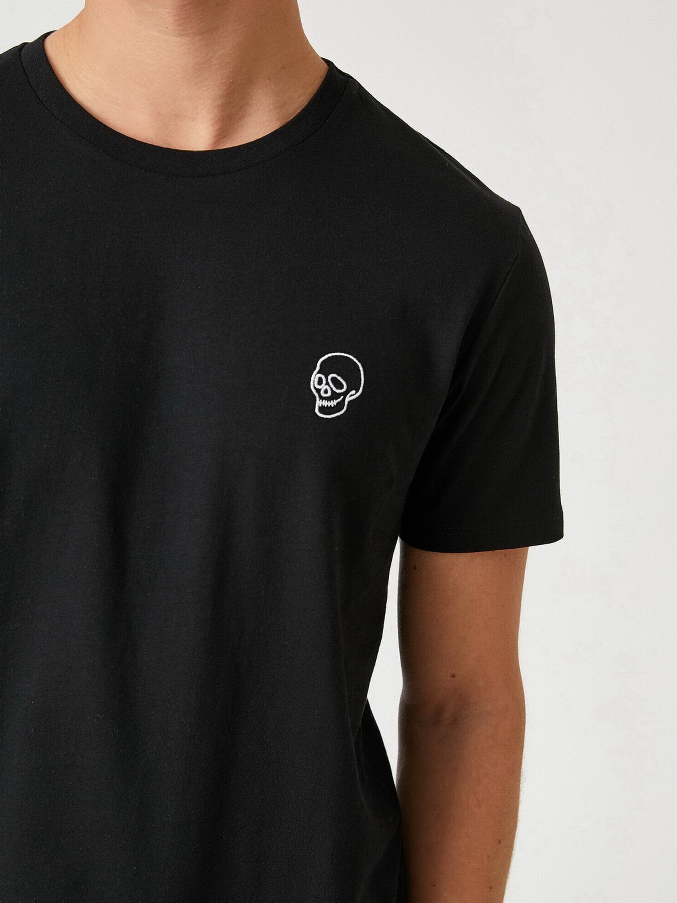 Футболки и поло Koton модель 2YAM11567HK999 Фото