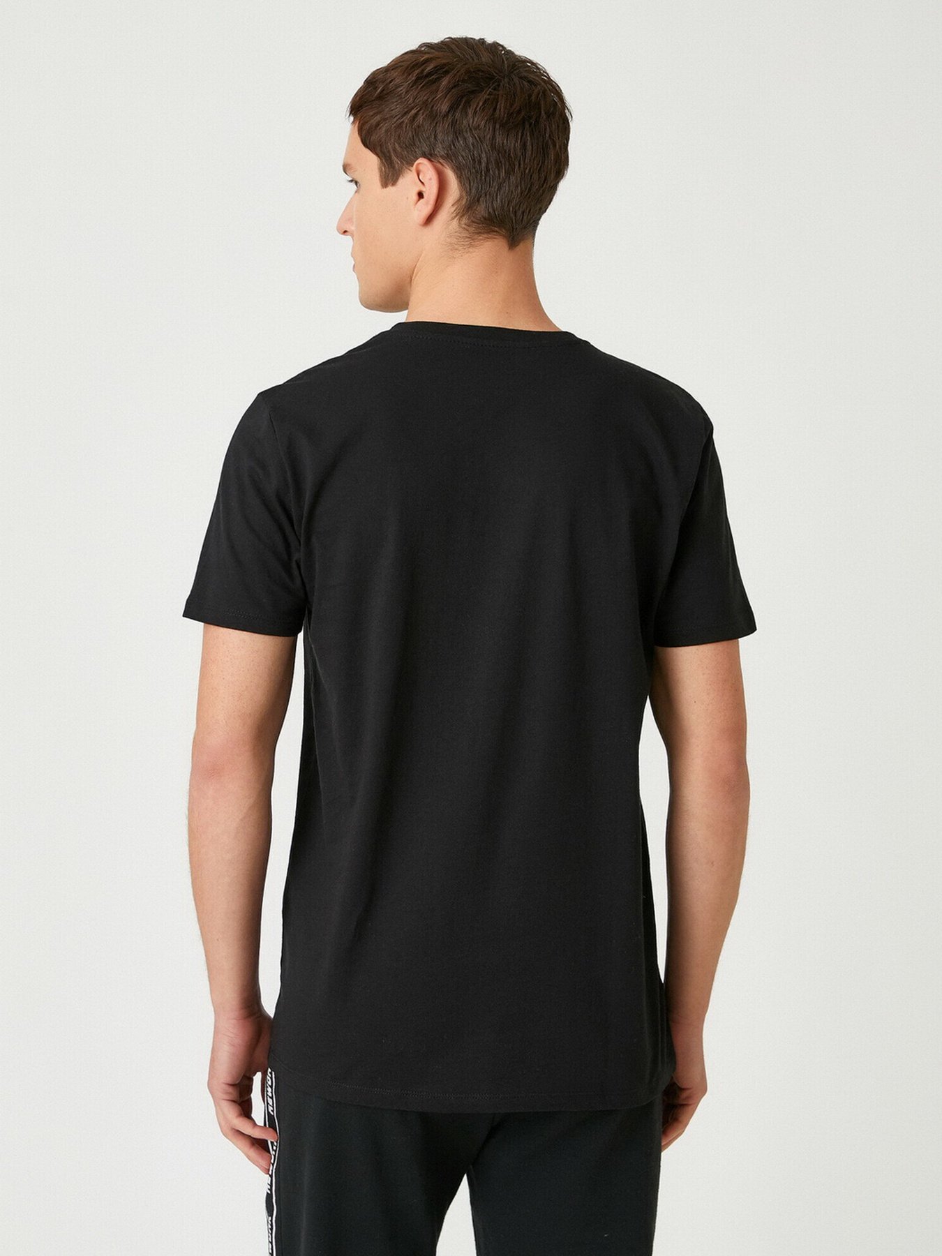 Футболки і поло Koton модель 2YAM11567HK999 Футболки і поло Koton модель 2YAM11567HK999 Фото