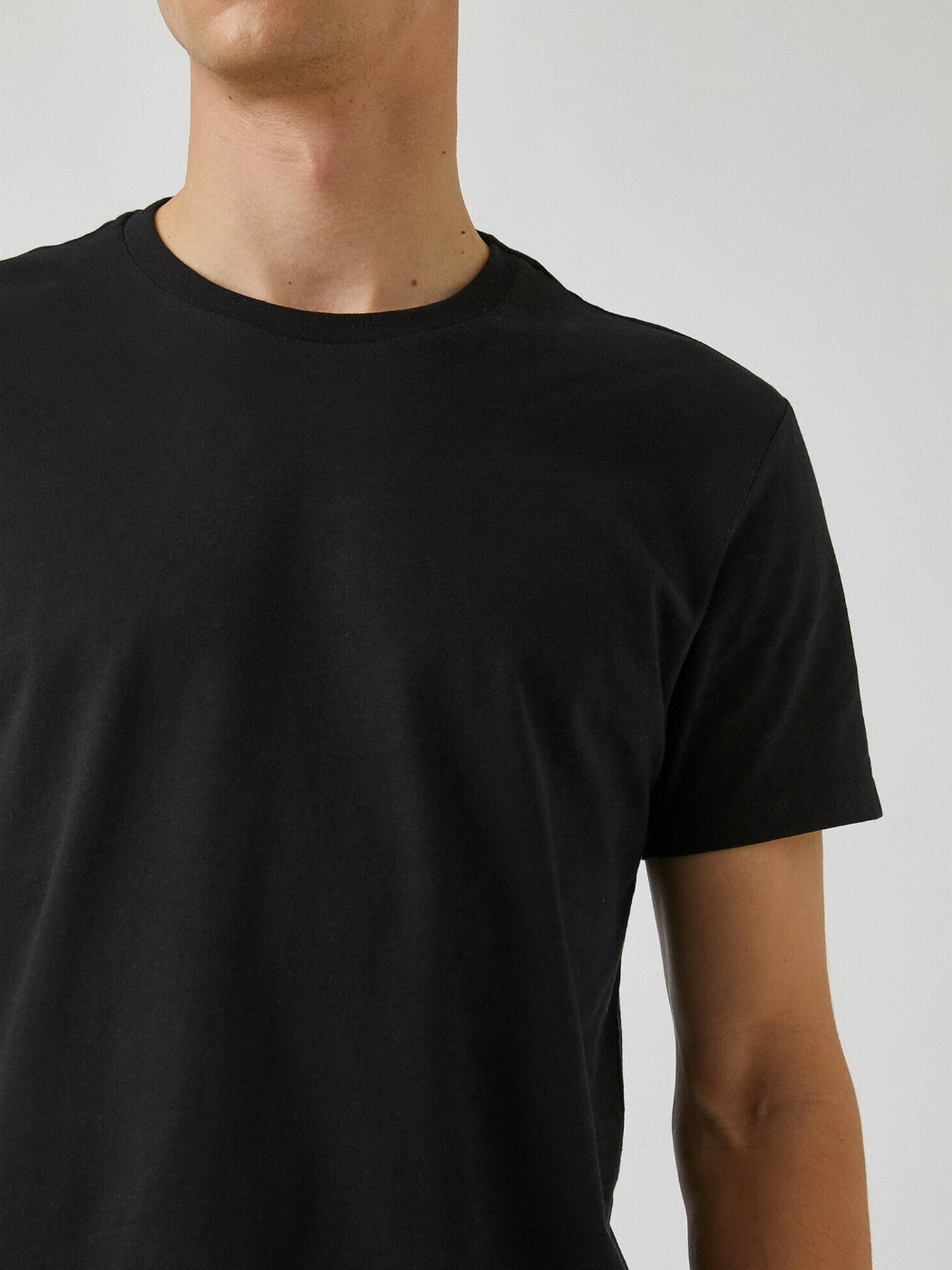 Футболки і поло Koton модель 2YAM12136LK999 Футболки і поло Koton модель 2YAM12136LK999 Фото