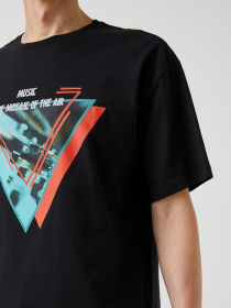 Футболки і поло Koton модель 2YAM11165OK999 Футболки і поло Koton модель 2YAM11165OK999 Фото