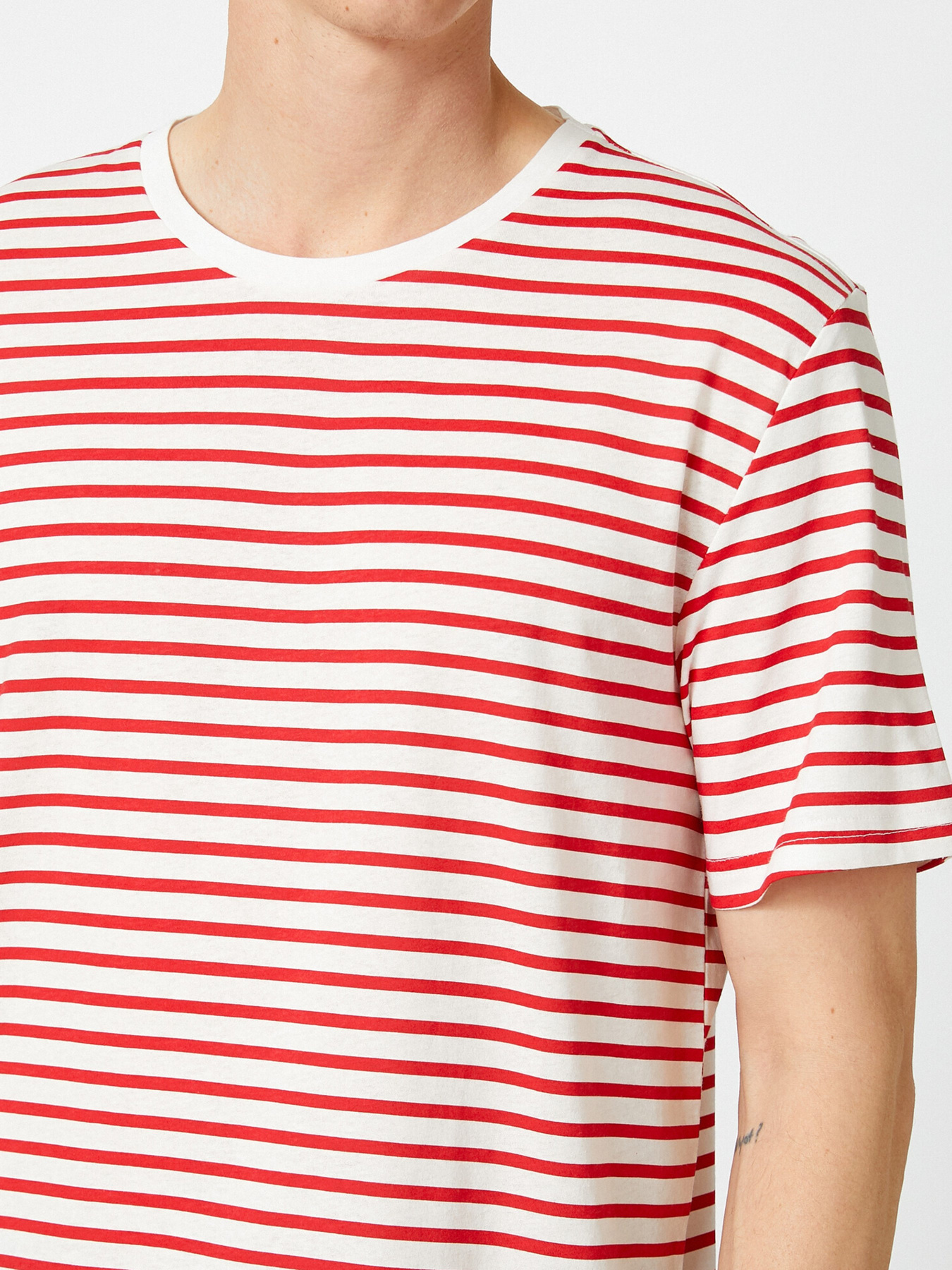 Футболки и поло Koton модель 1YAM14810OK03M Фото