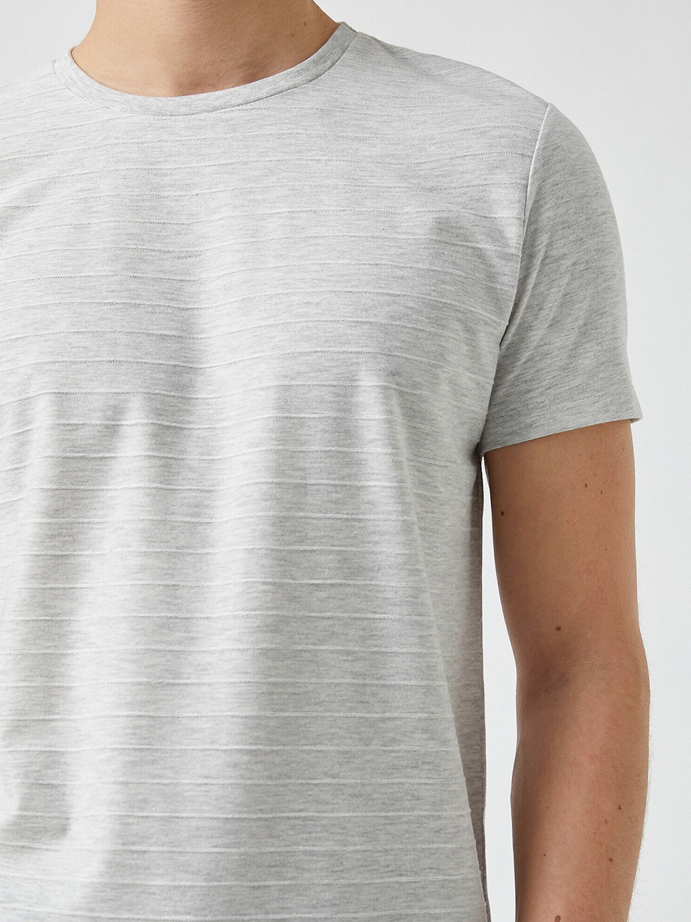 Футболка Koton модель 2KAM12023OK027 Фото