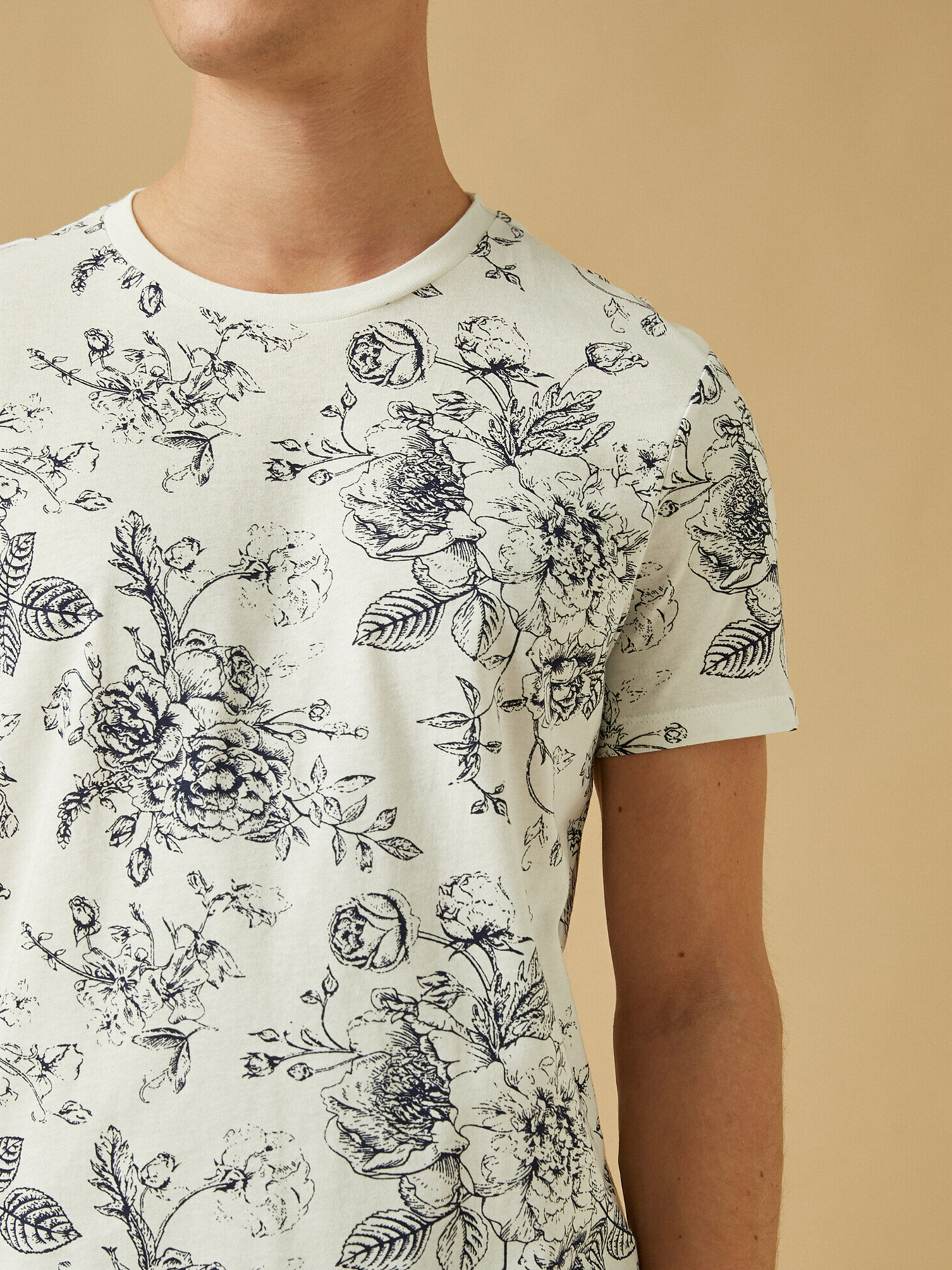 Футболки и поло Koton модель 2YAM11840LK05U Футболки и поло Koton модель 2YAM11840LK05U Фото