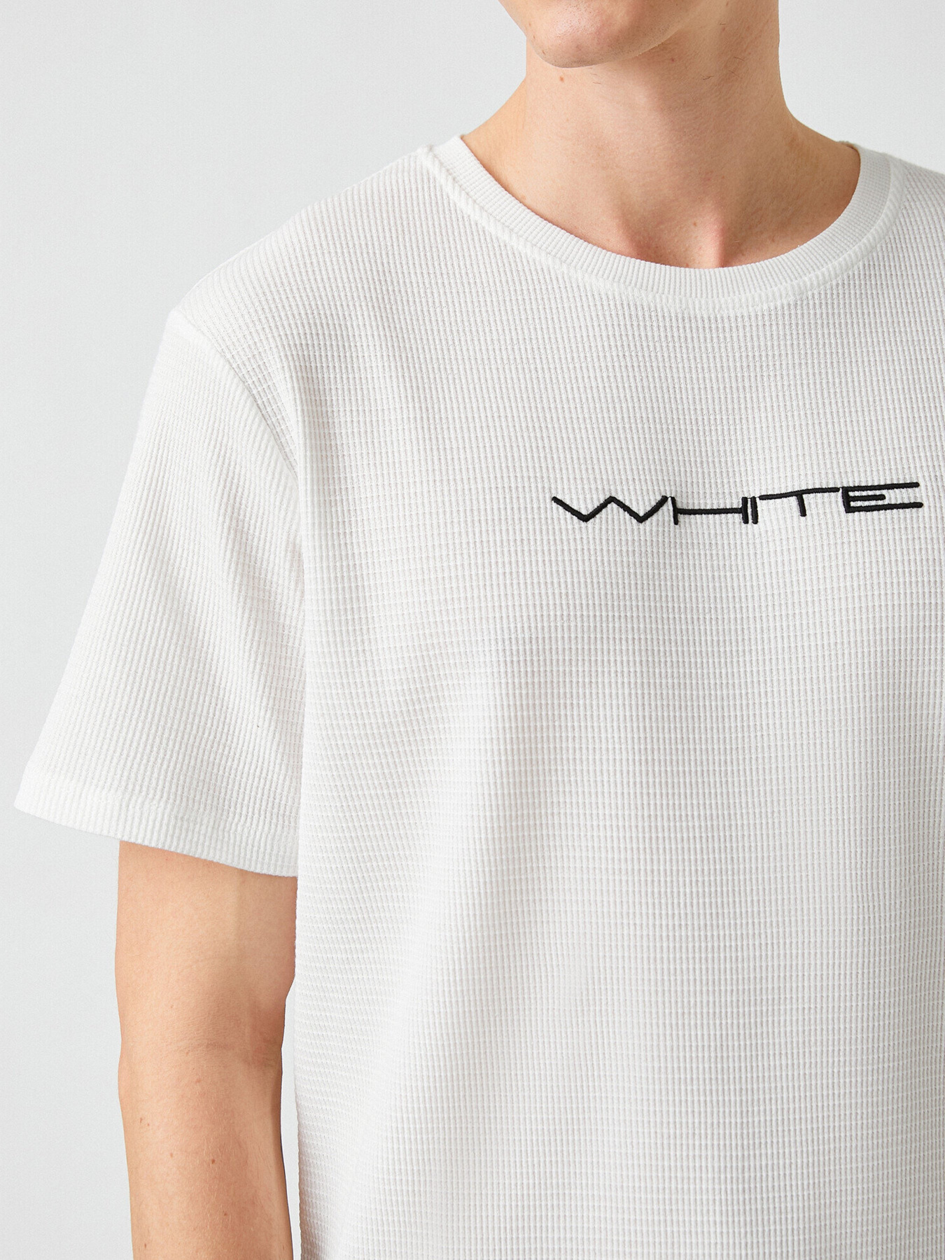 Футболка Koton модель 2YAM11936HK000 Фото