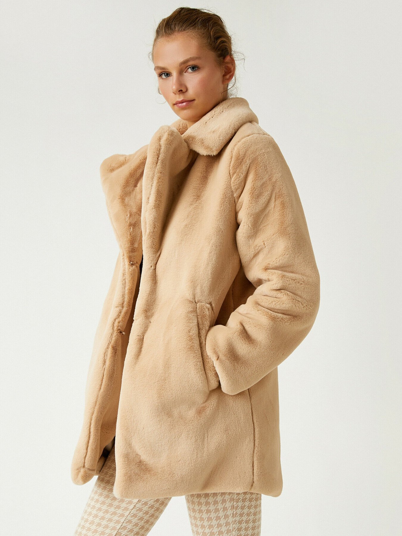 Шуба Koton Модель 2KAK06835EW050 Фото