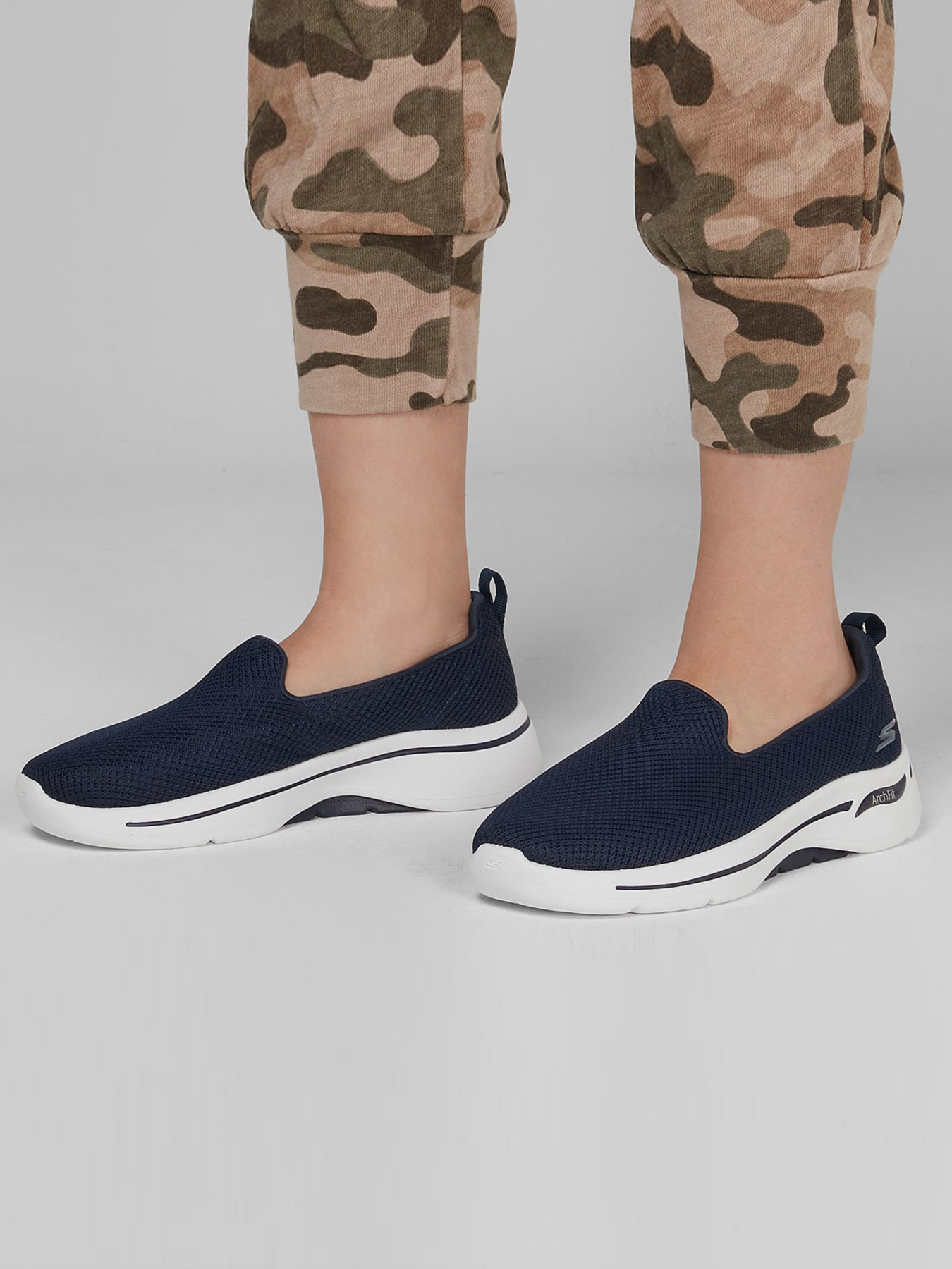 Слипоны Skechers GoWalk Arch Fit модель 124401 NVW Фото