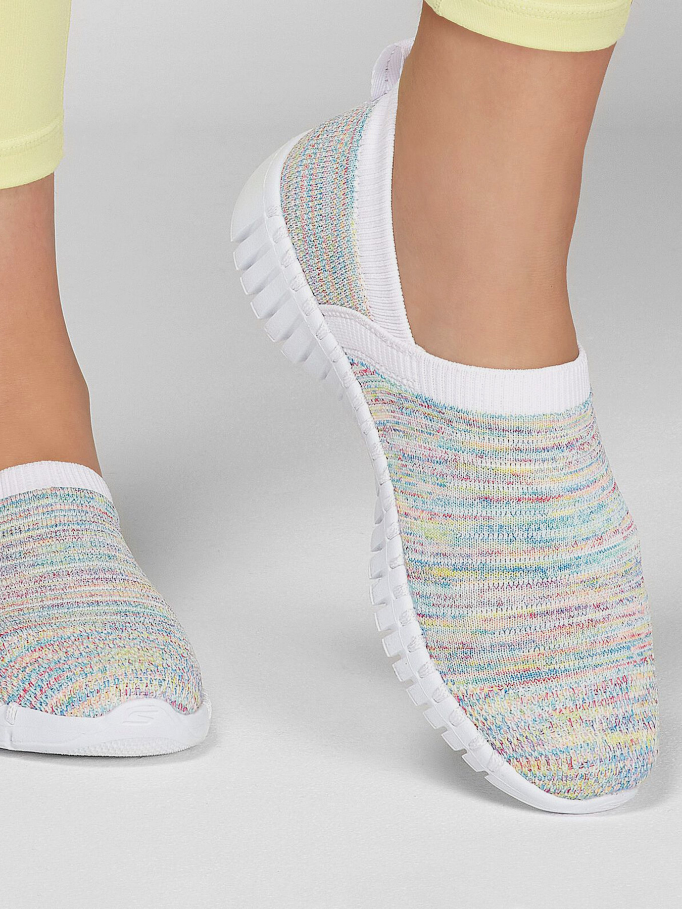 Слипоны Skechers GOwalk Smart - Eccentric модель 124063 WMT Слипоны Skechers GOwalk Smart - Eccentric модель 124063 WMT Фото