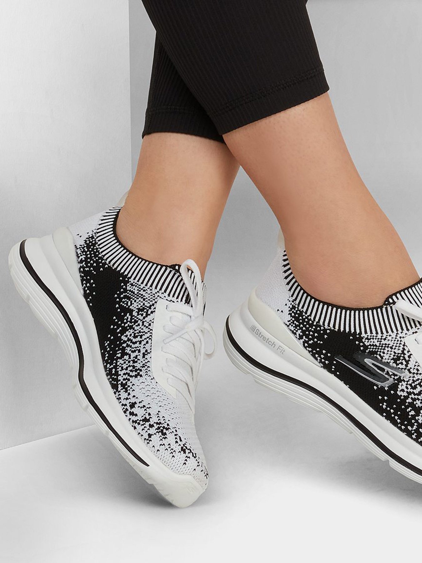 Кроссовки для тренировок Skechers GoWalk Stretch Fit модель 124384 WBK Фото