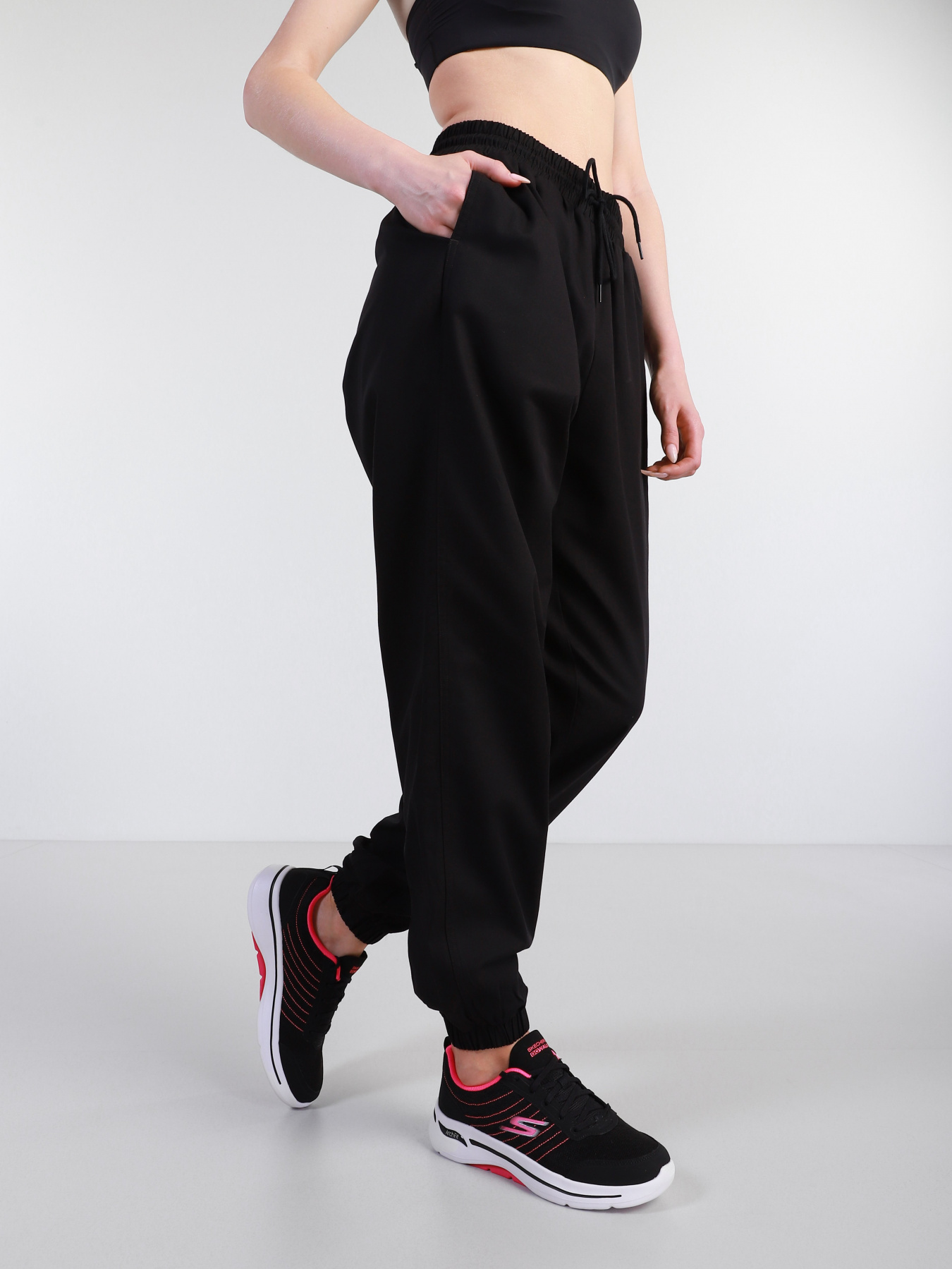 Кросівки для тренувань Skechers GOwalk Arch Fit - True Vision модель 124484 BKPK Фото