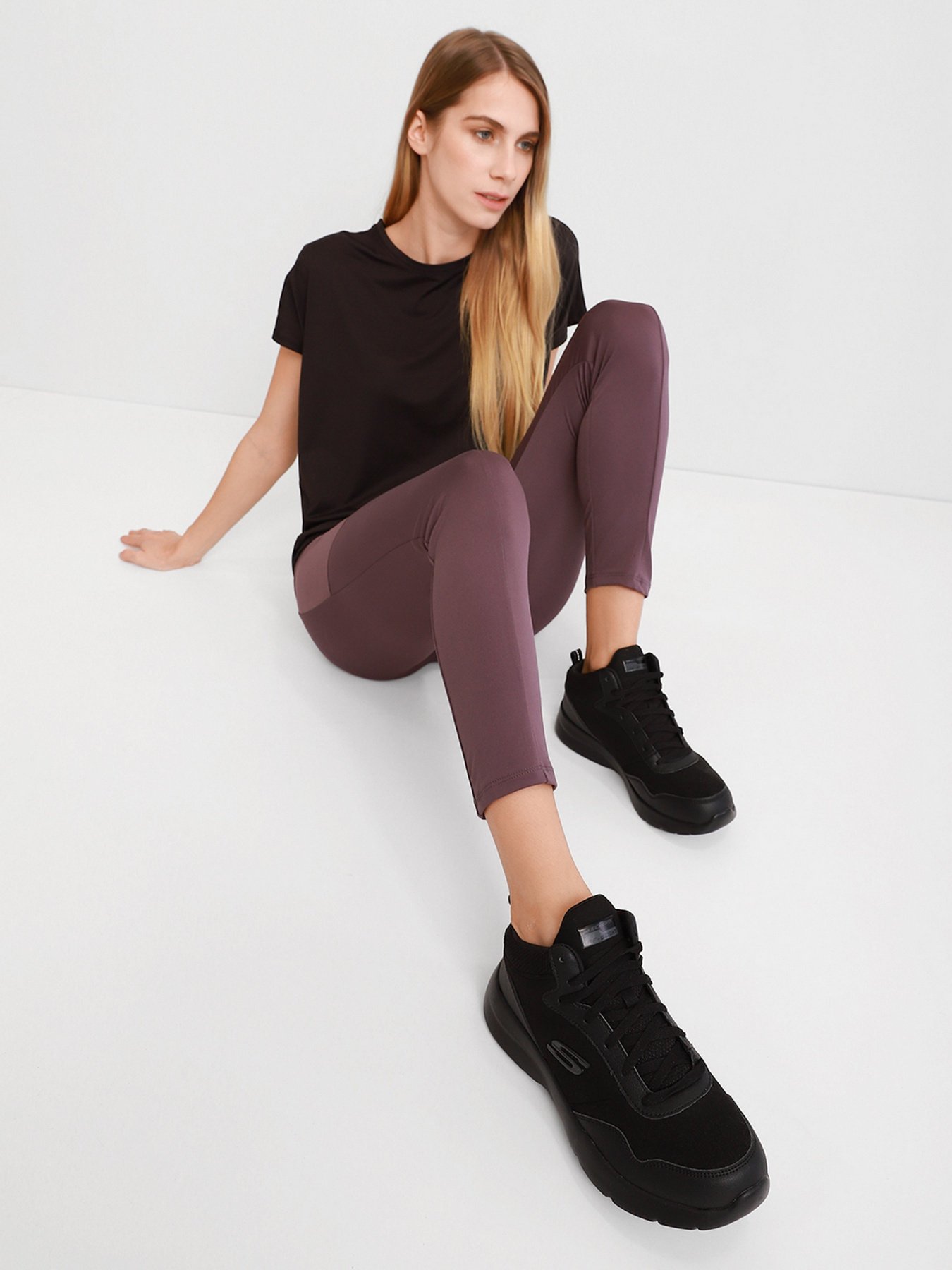 Кроссовки повседневные Skechers Dynamight 2.0 модель 66666321 BBK Фото