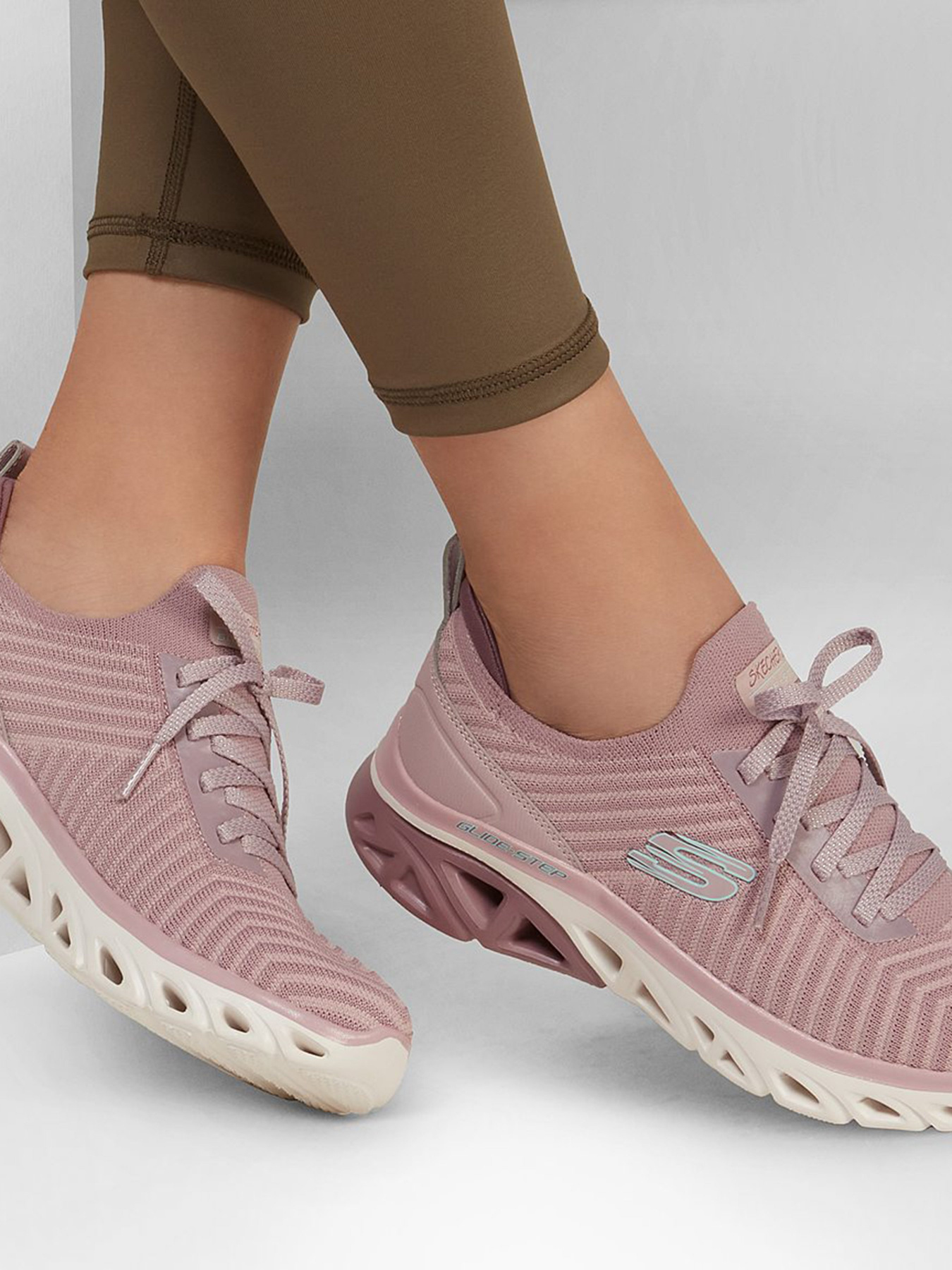 Кроссовки Skechers Glide-Step модель 149553 MVE Фото