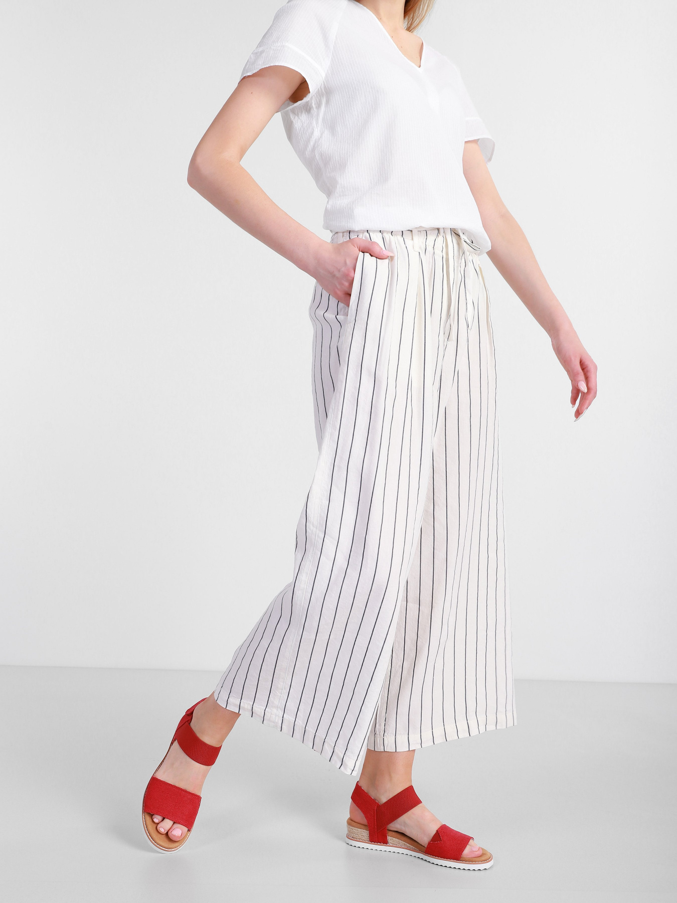 Босоніжки Skechers Desert Kiss - Poppy Bloom модель 113005 RED Фото