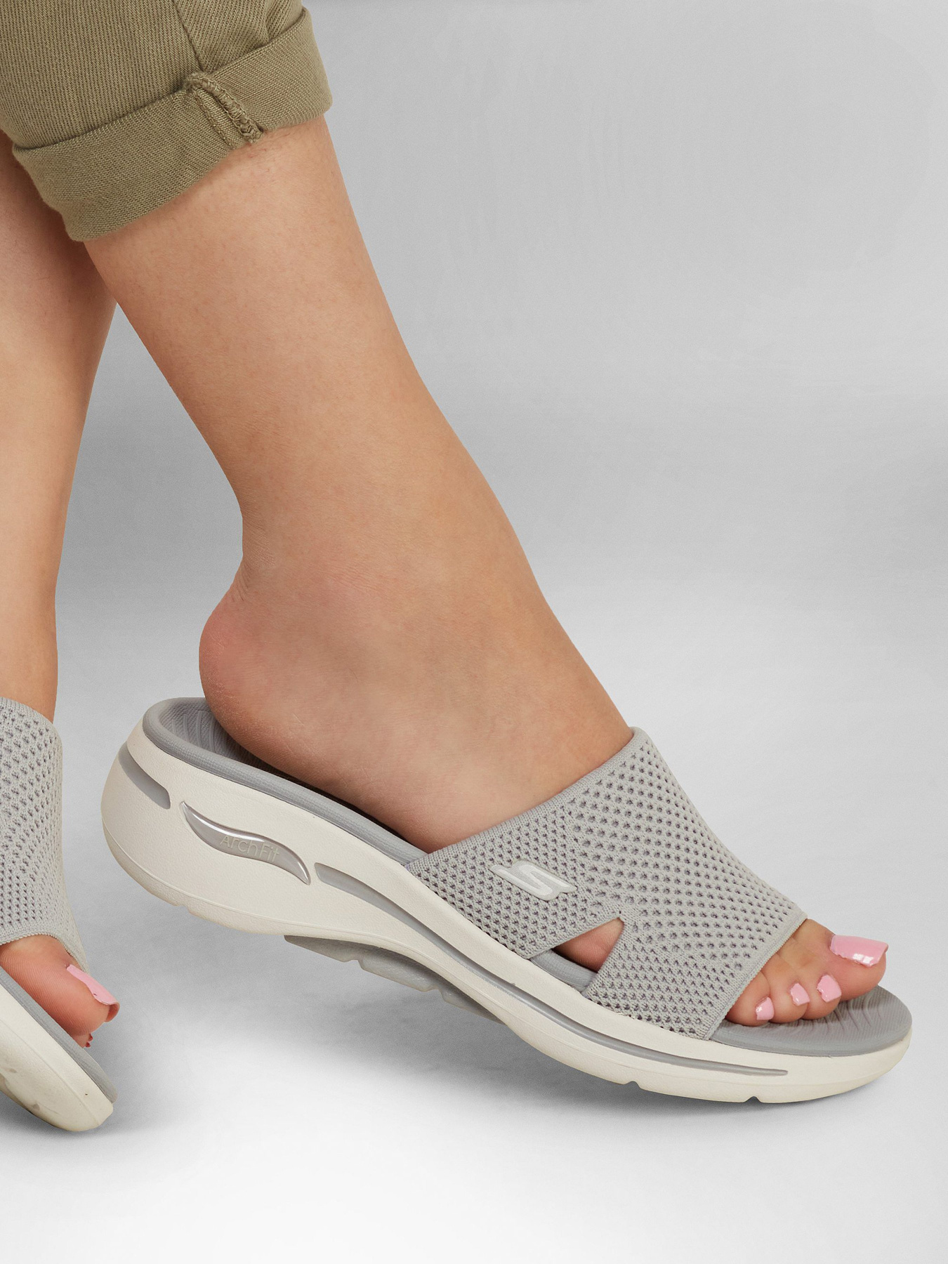 Шлепанцы Skechers GOwalk Arch Fit On-The-GO модель 140224 GRY Фото