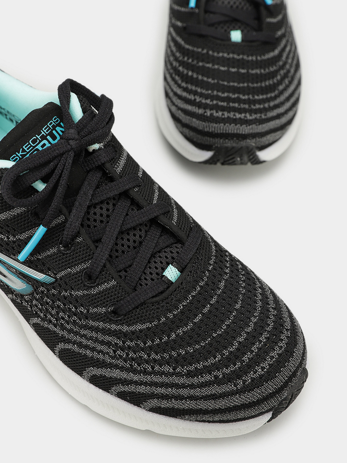 Кросівки для бігу Skechers GOrun Hyper Burst - Axxis модель 128168 BKAQ Фото