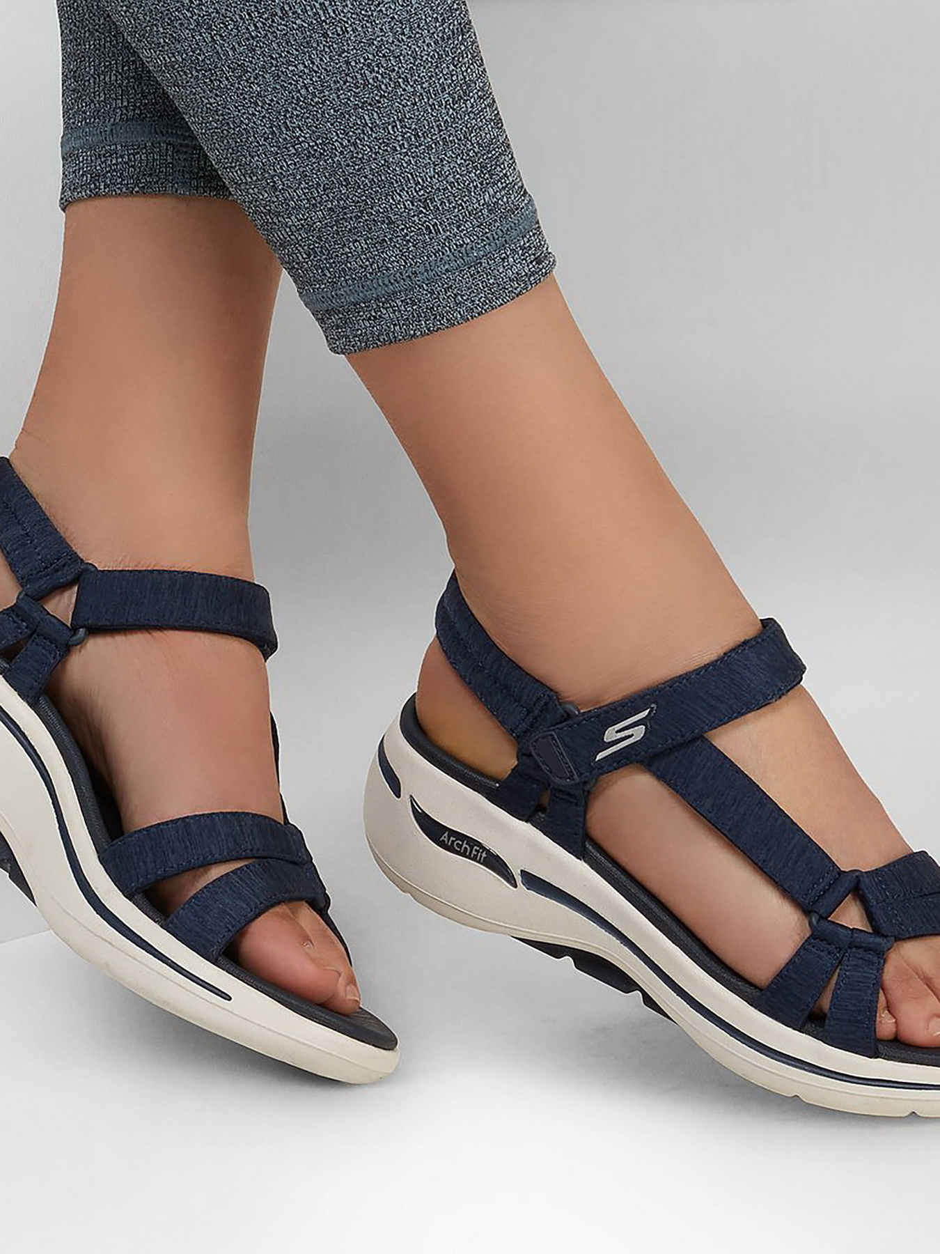 Сандалії Skechers GO WALK Arch Fit - Elite модель 140225 NVY Сандалії Skechers GO WALK Arch Fit - Elite модель 140225 NVY Фото