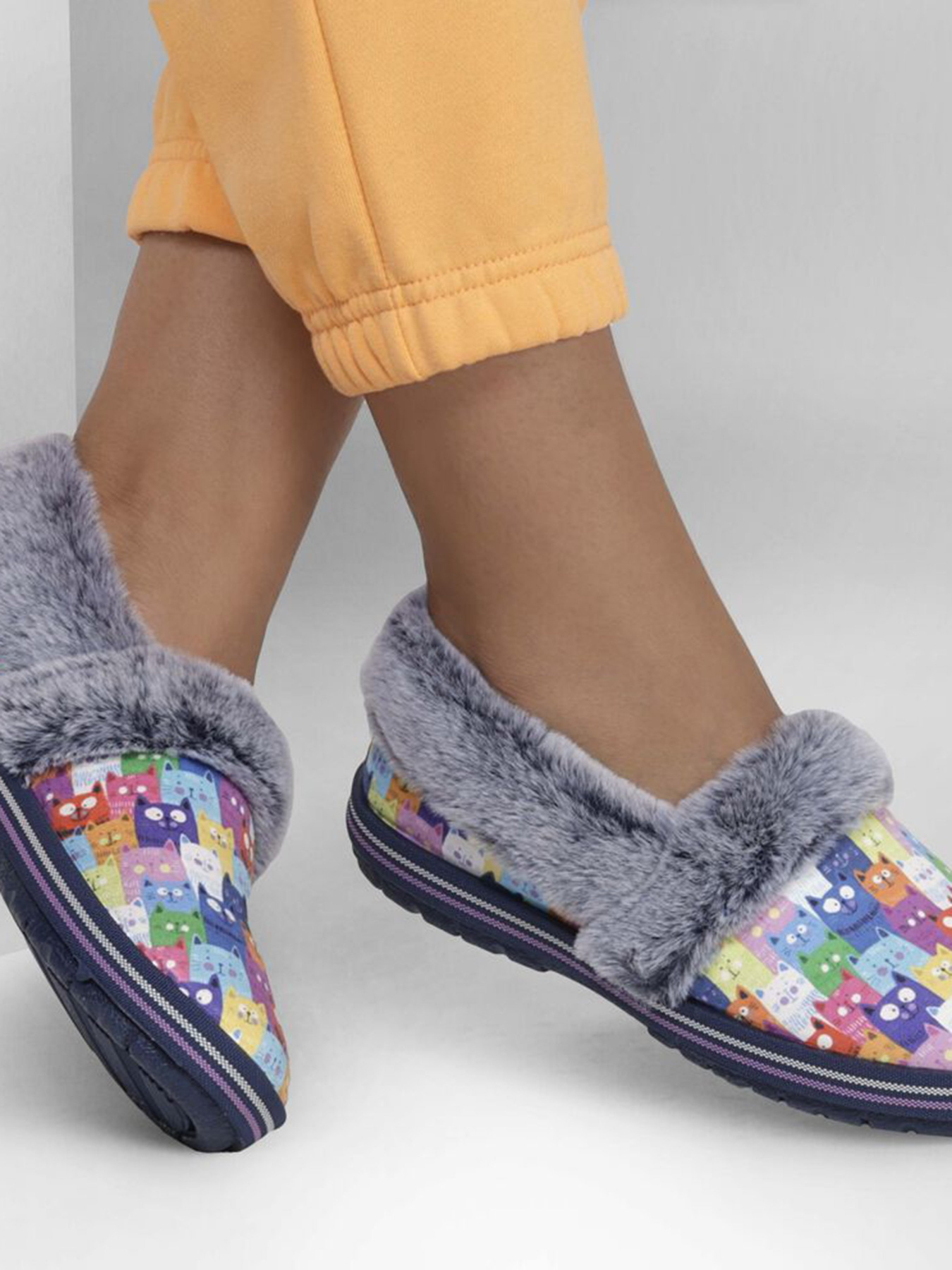 Сліпони Skechers BOBS Too Cozy - Rockstar Pawty модель 113692 NVMT Фото