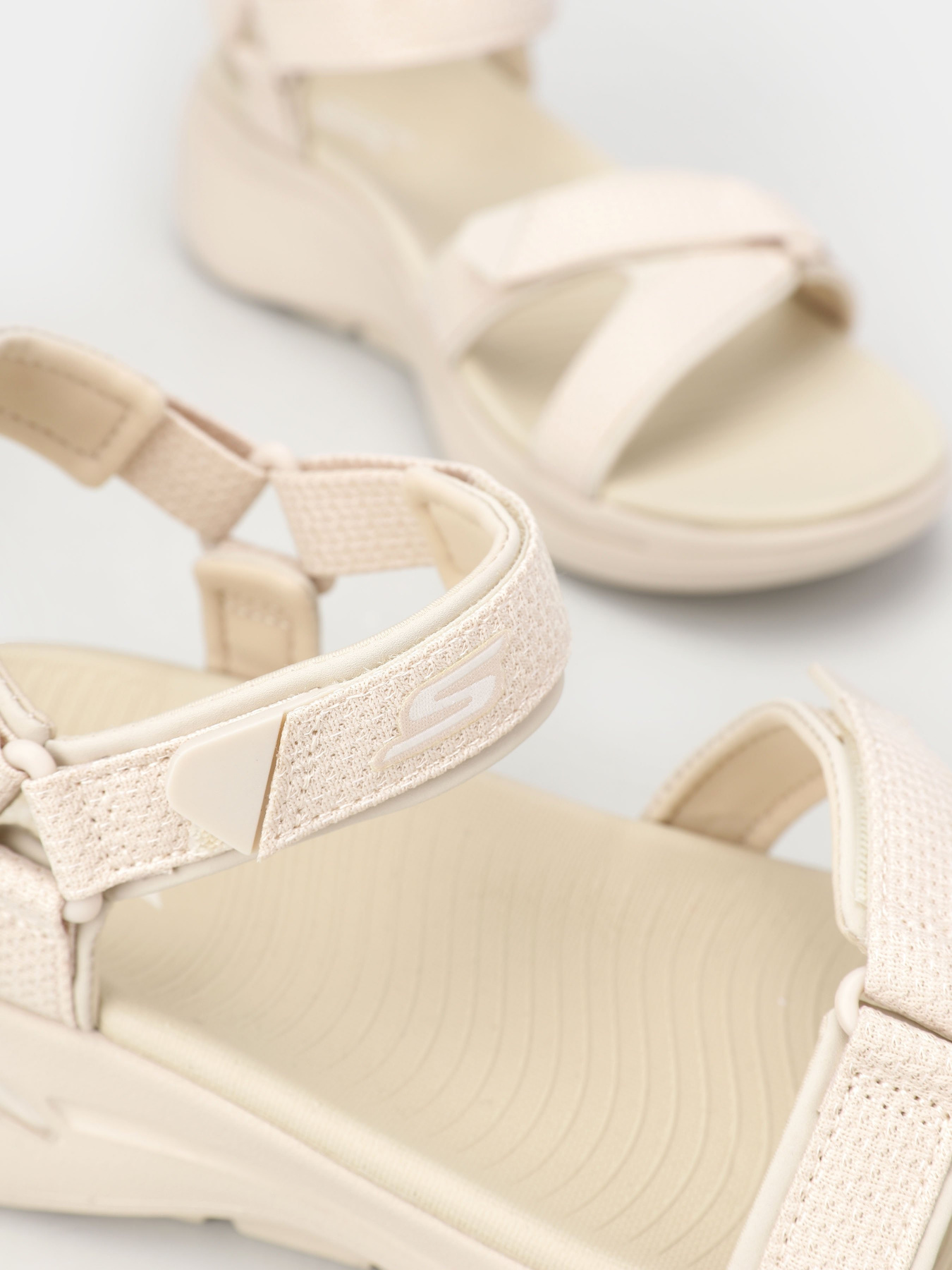 Сандалии Skechers GO WALK Arch Fit - Cruise Around модель 140251 NAT Фото