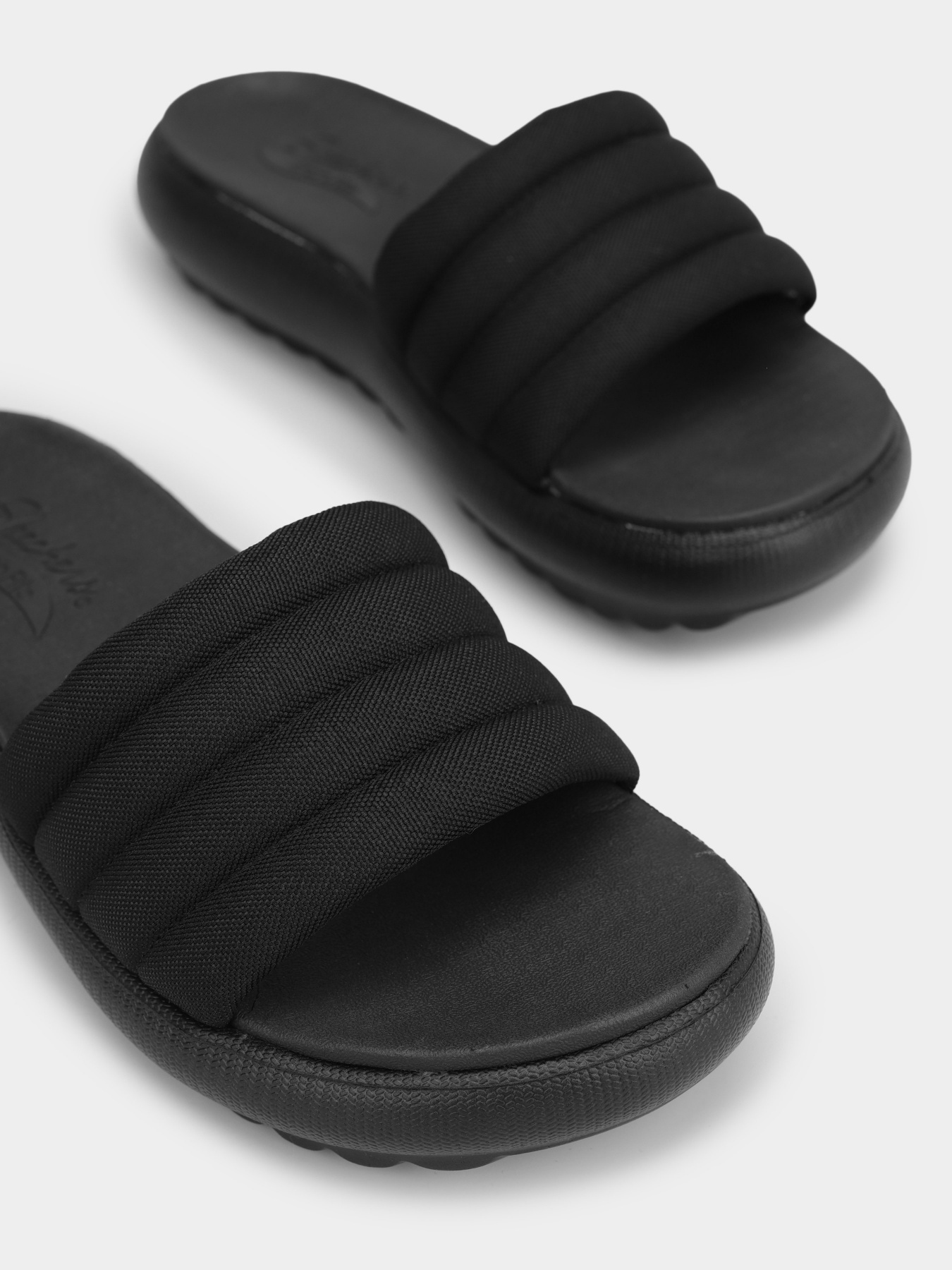 Шльопанці Skechers Arch Fit Cloud модель 119782 BBK Фото