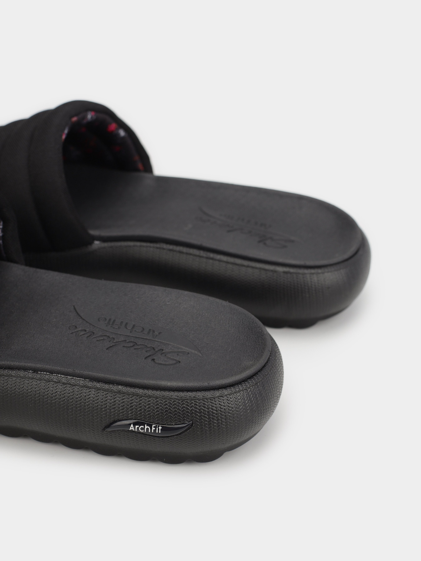 Шльопанці Skechers Arch Fit Cloud модель 119782 BBK Фото