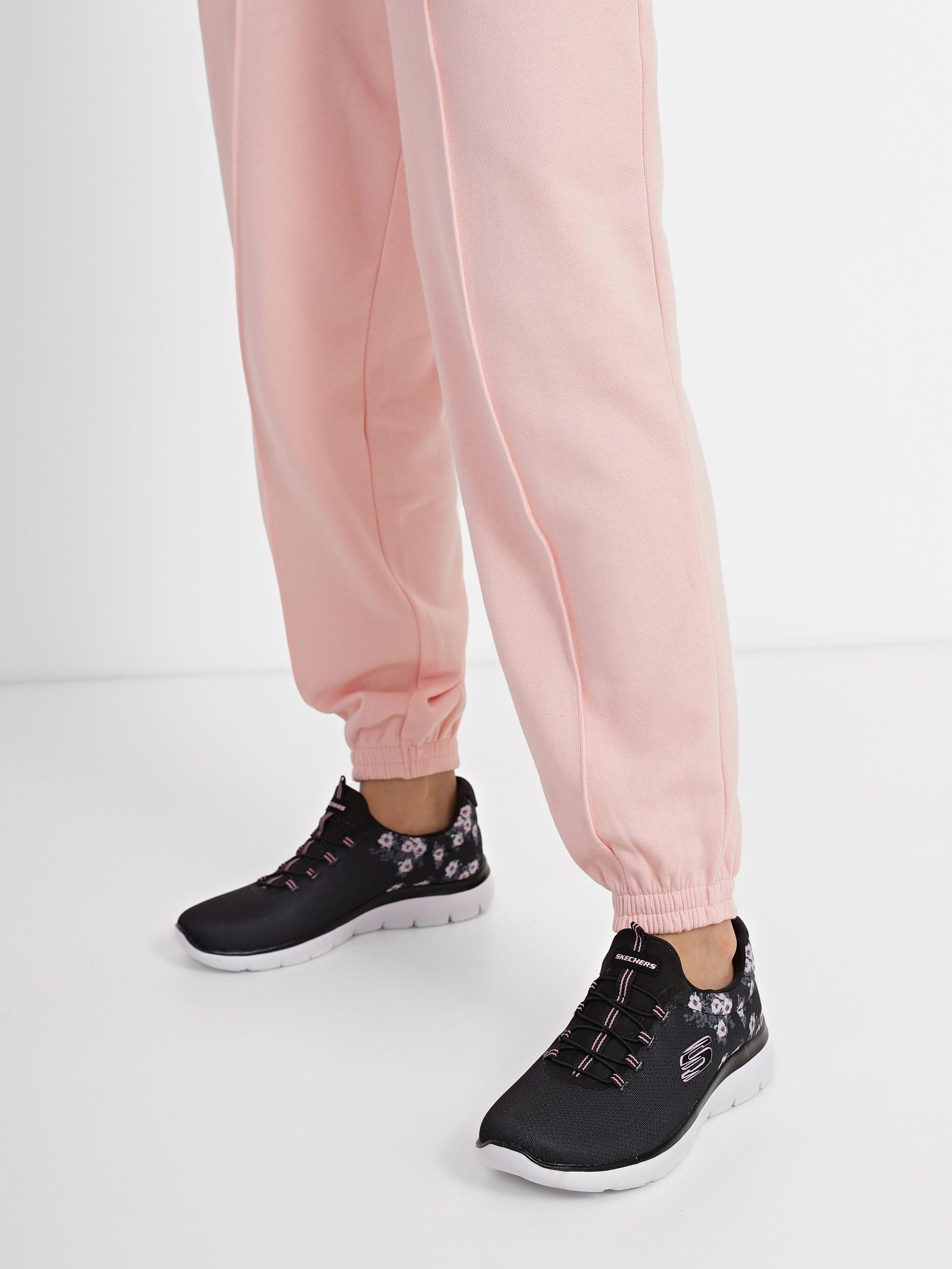 Кросівки повсякденні Skechers Summits - Perfect Blossom модель 149935 BKMT Фото