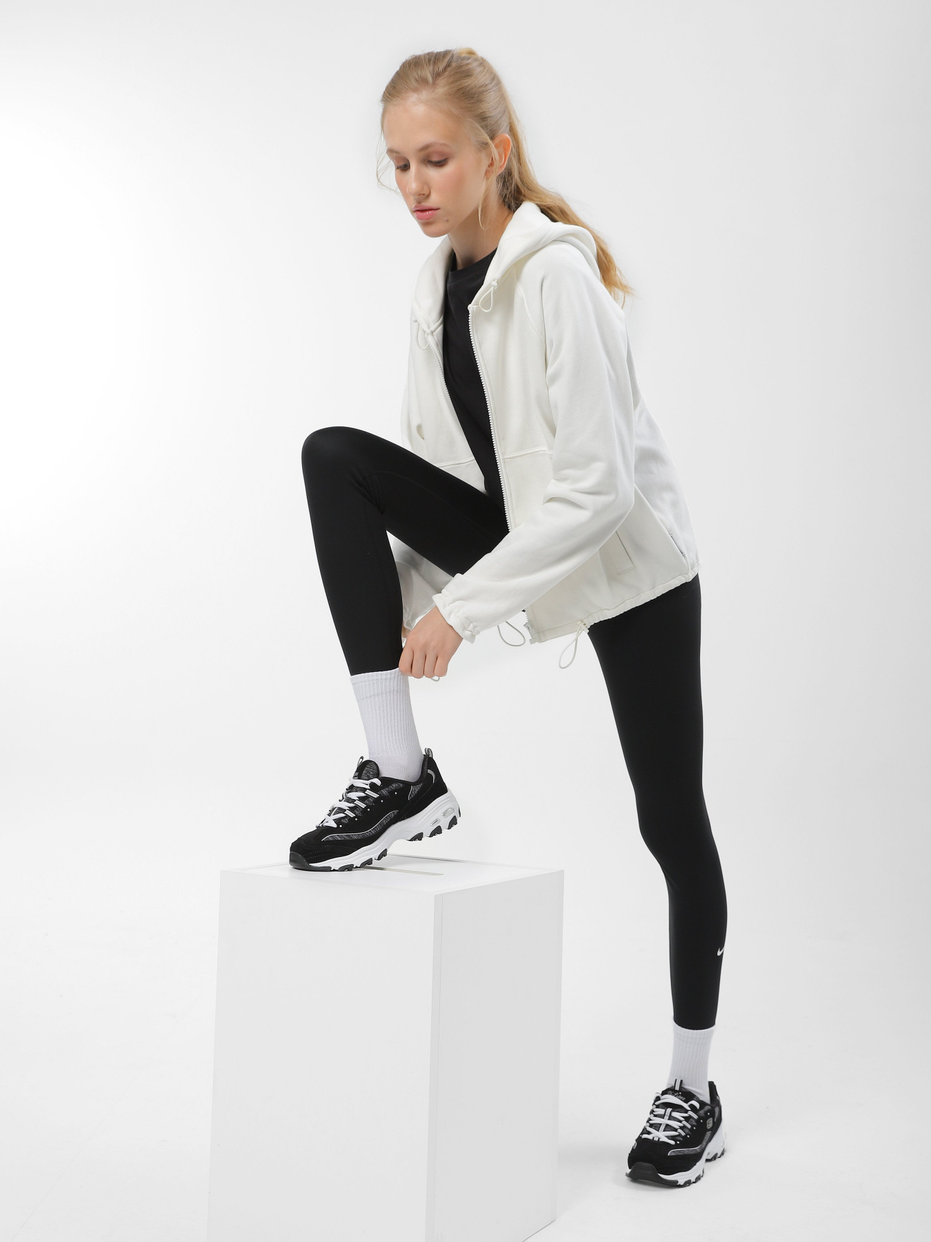 Кроссовки Skechers D'Lites - Me Time модель 11936W BKW Фото