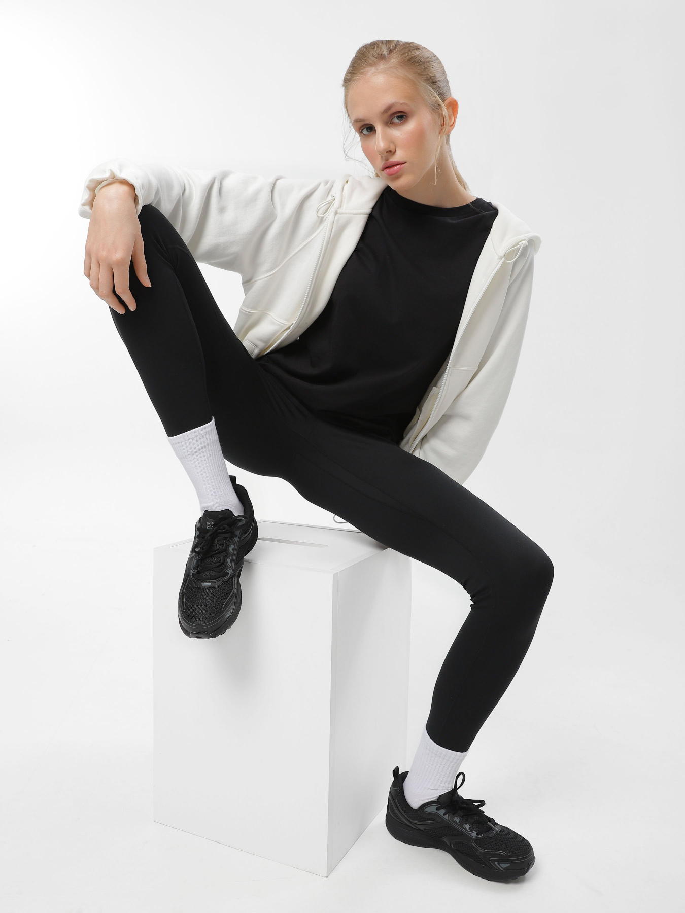 Кросівки для бігу Skechers Go Run Consistent модель 128075 BBK Фото