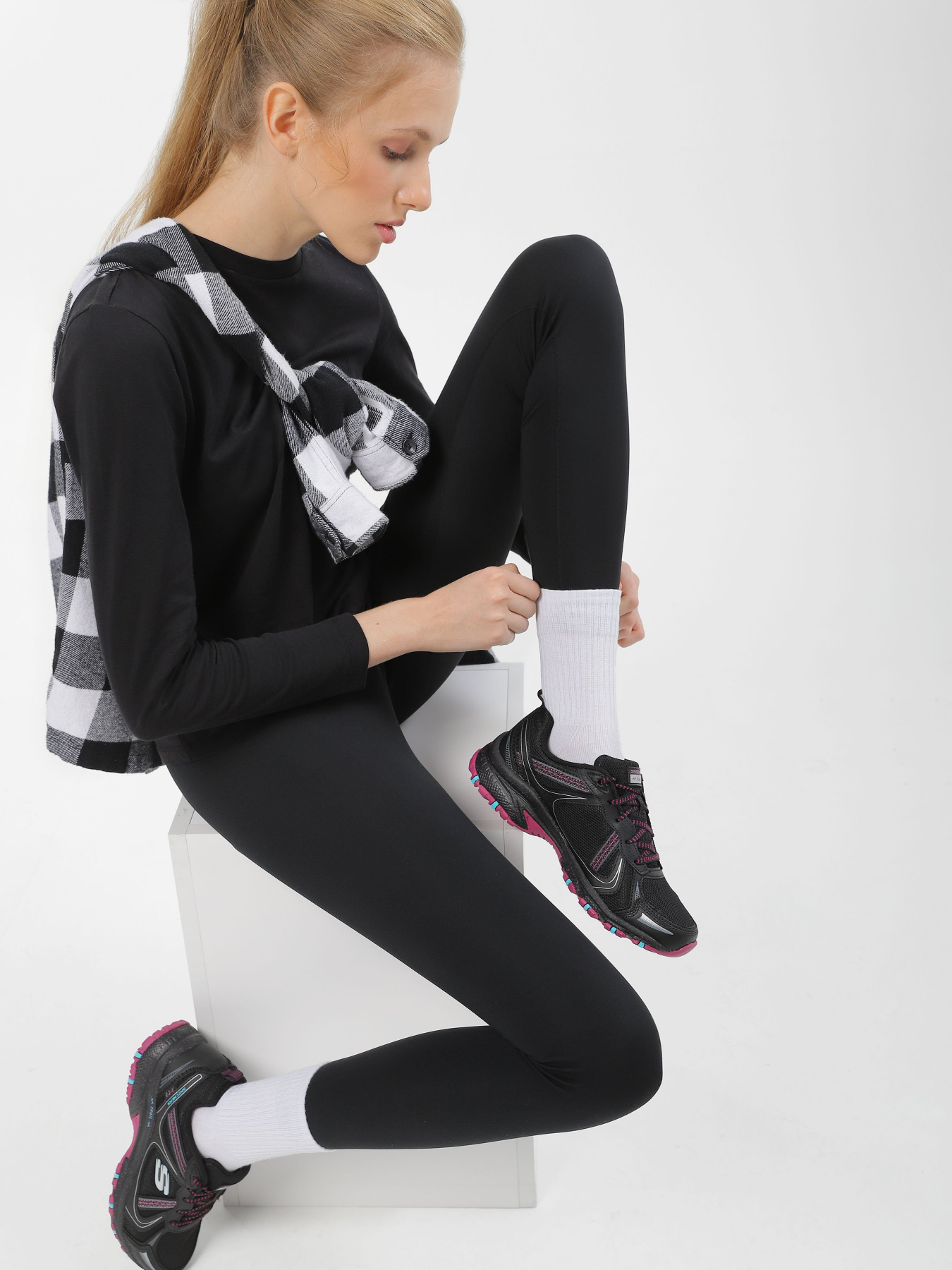 Кроссовки Skechers Vast Adventure модель 149820 BKPR Фото