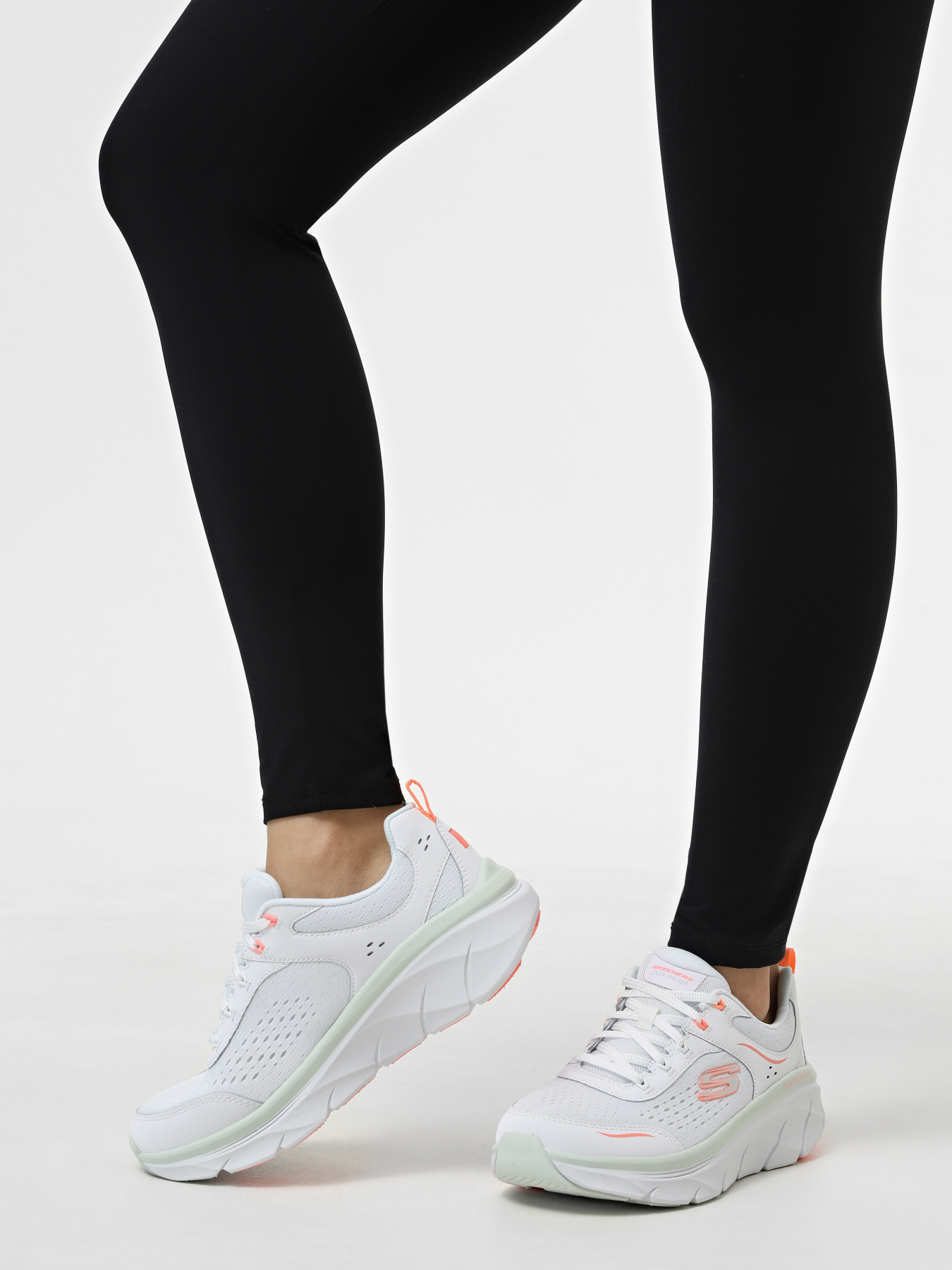 Кросівки Skechers D'Lux Walker 2.0-Daisy Doll Модель 150093 WMLT Фото