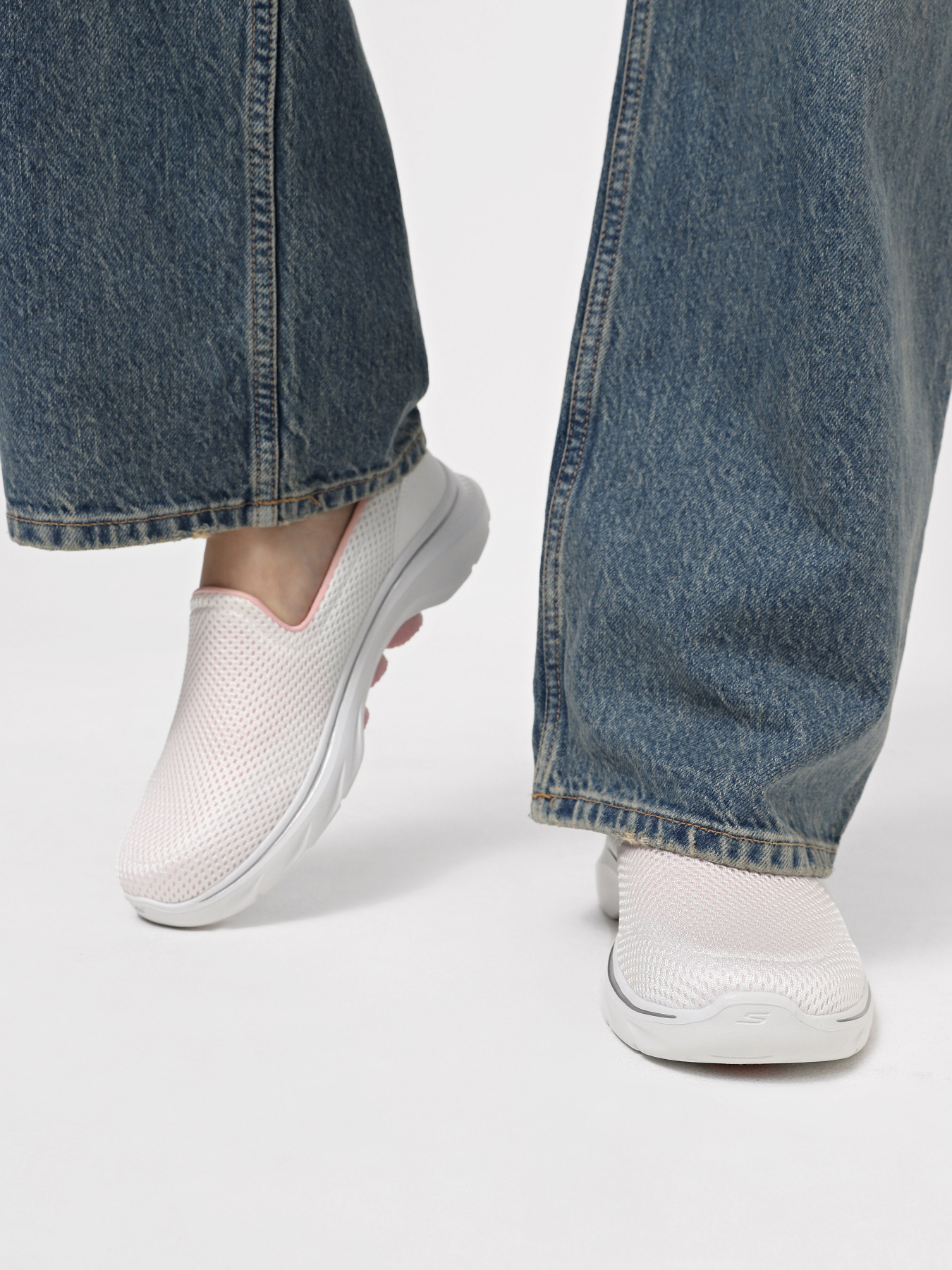 Сліпони Skechers Go Walk 7 модель 125209 WPK Фото